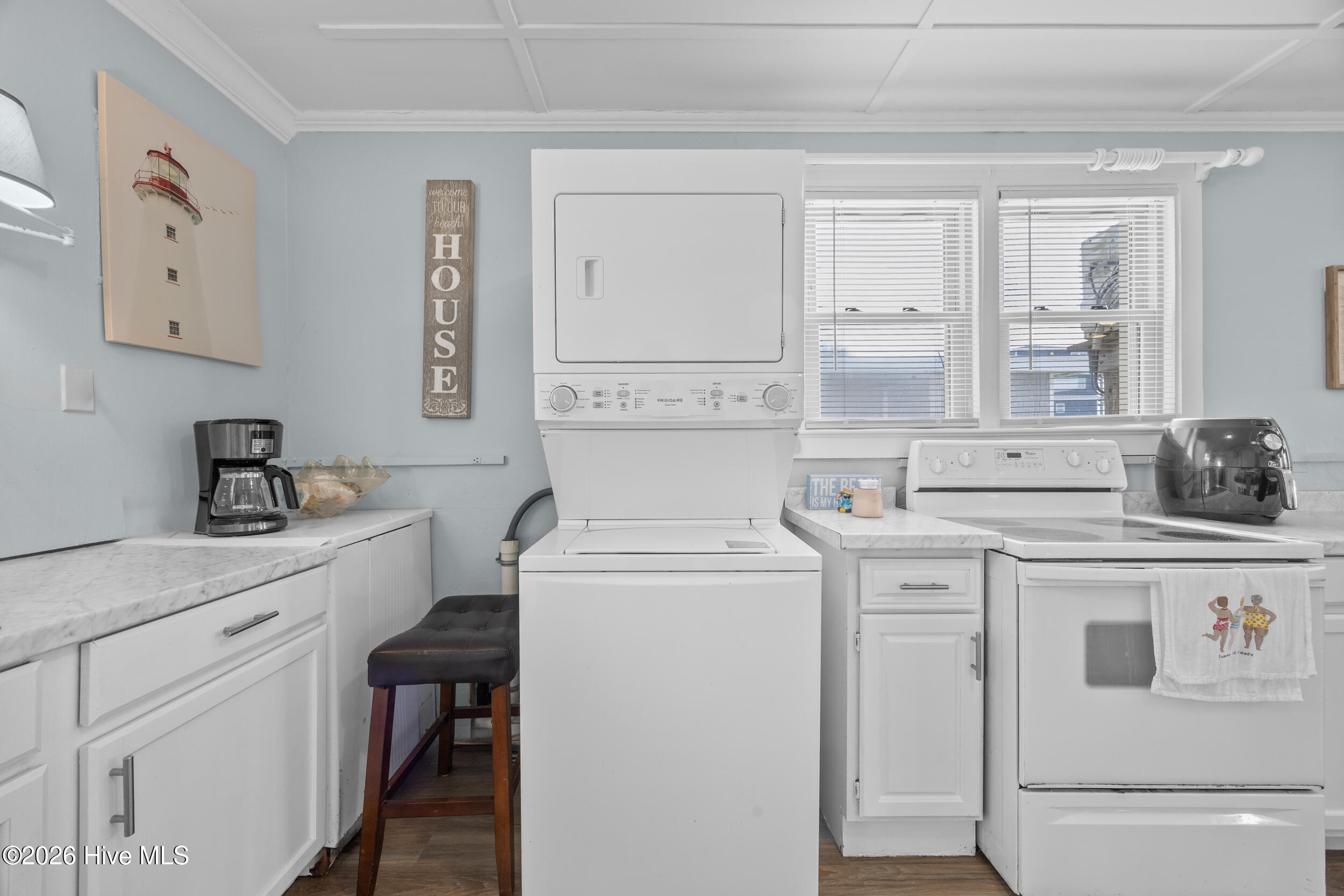 100563115 | Photo 12