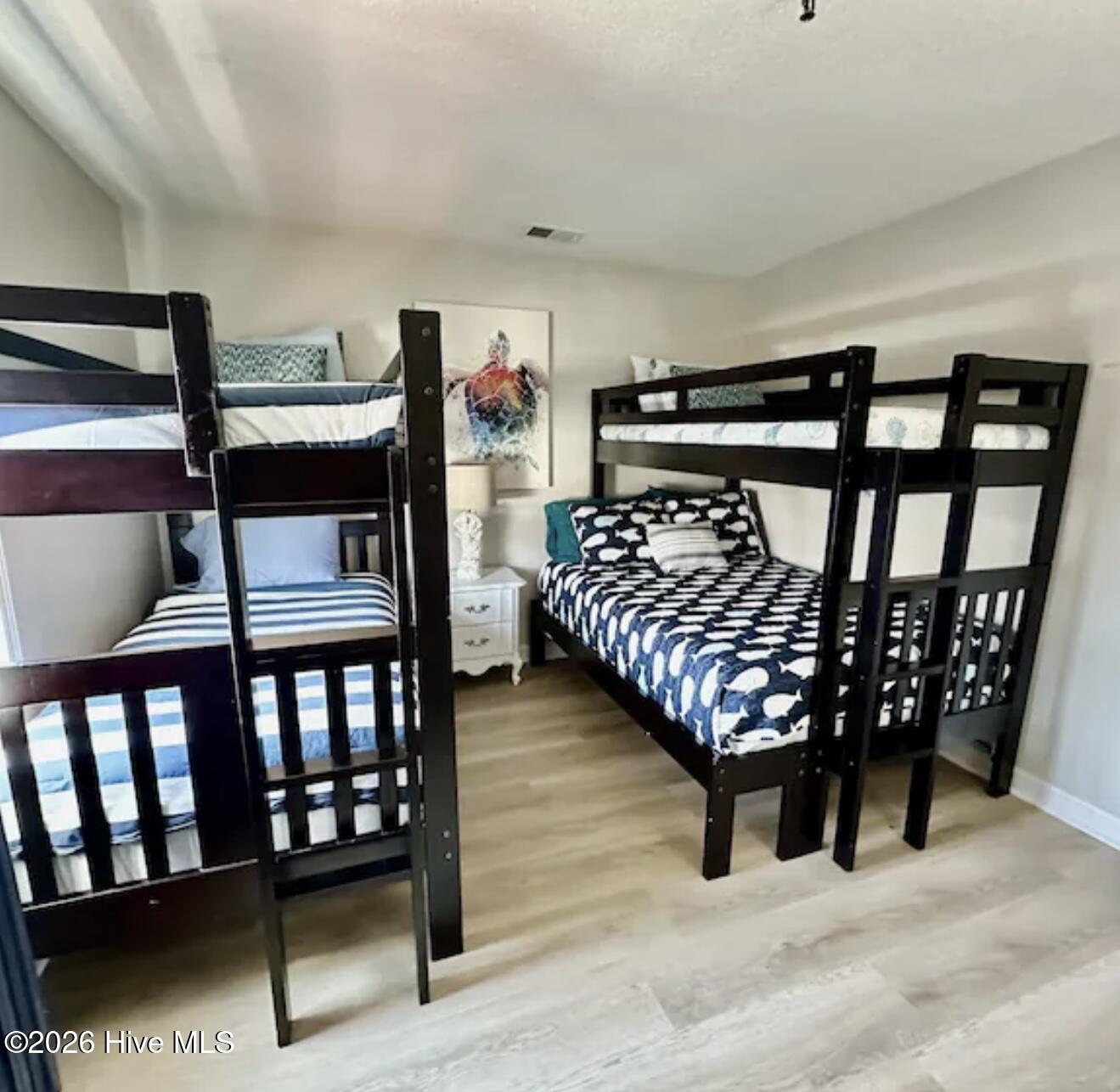 100548298 | Photo 15