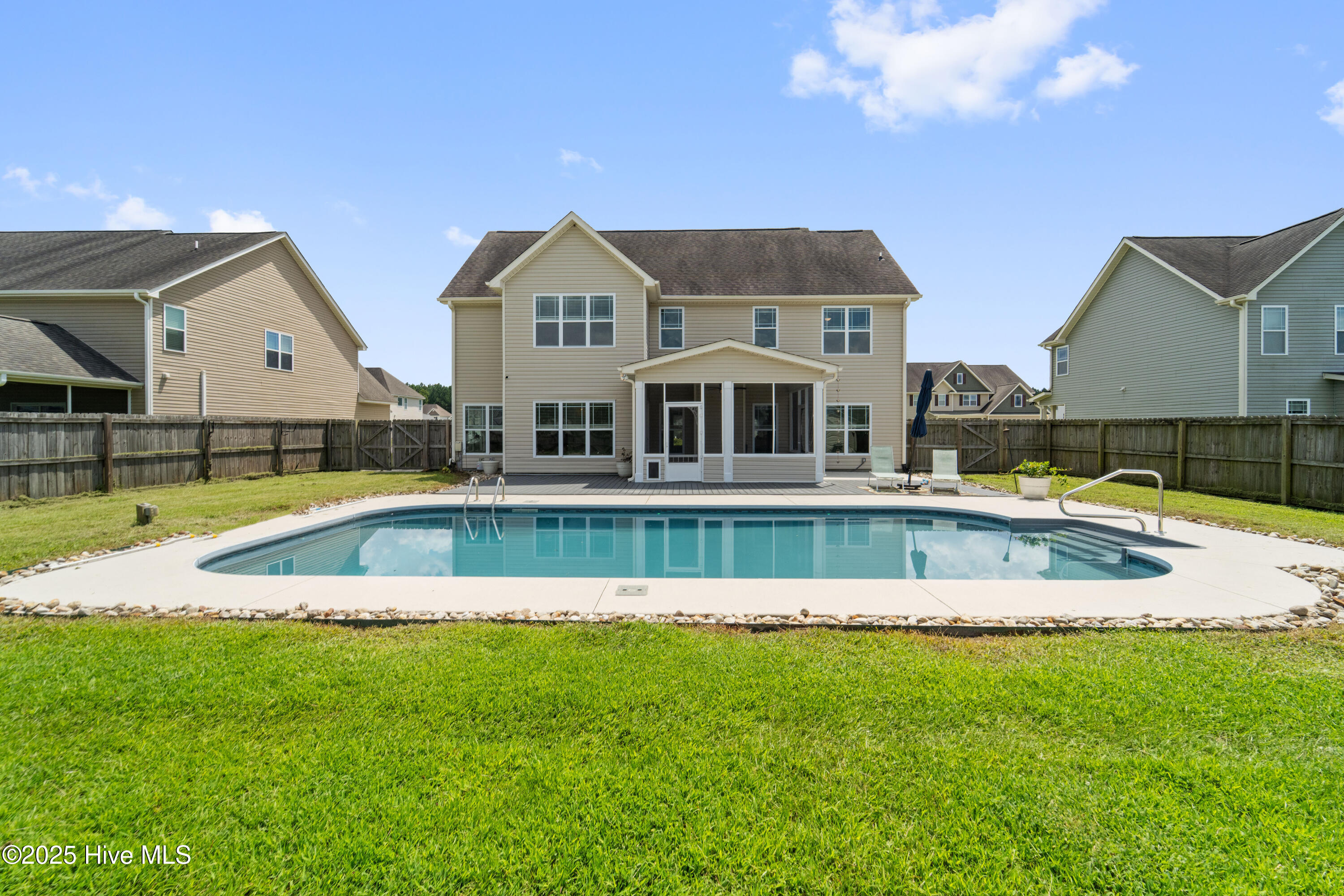 100525842 | Photo 86