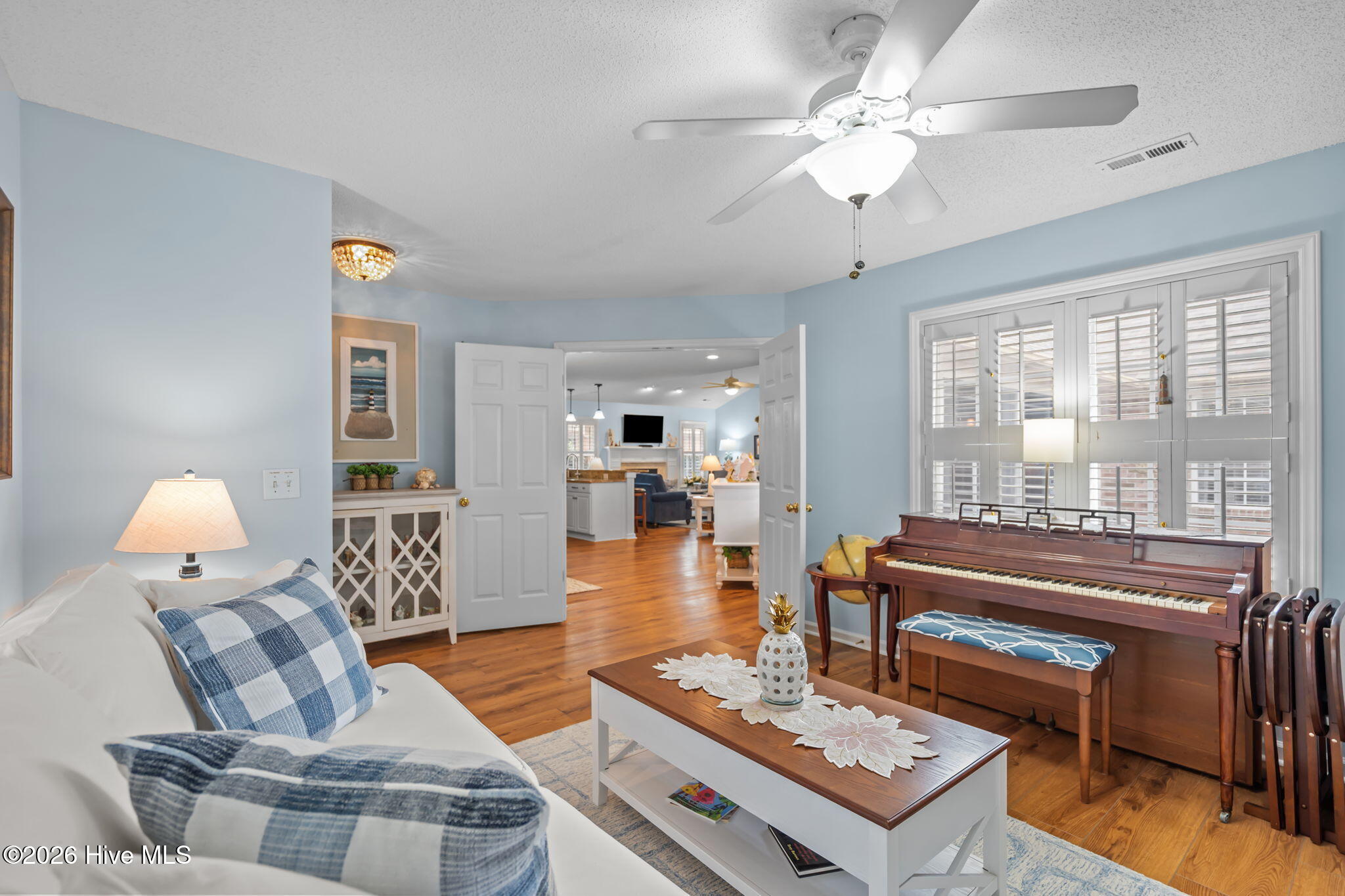 100557863 | Photo 10