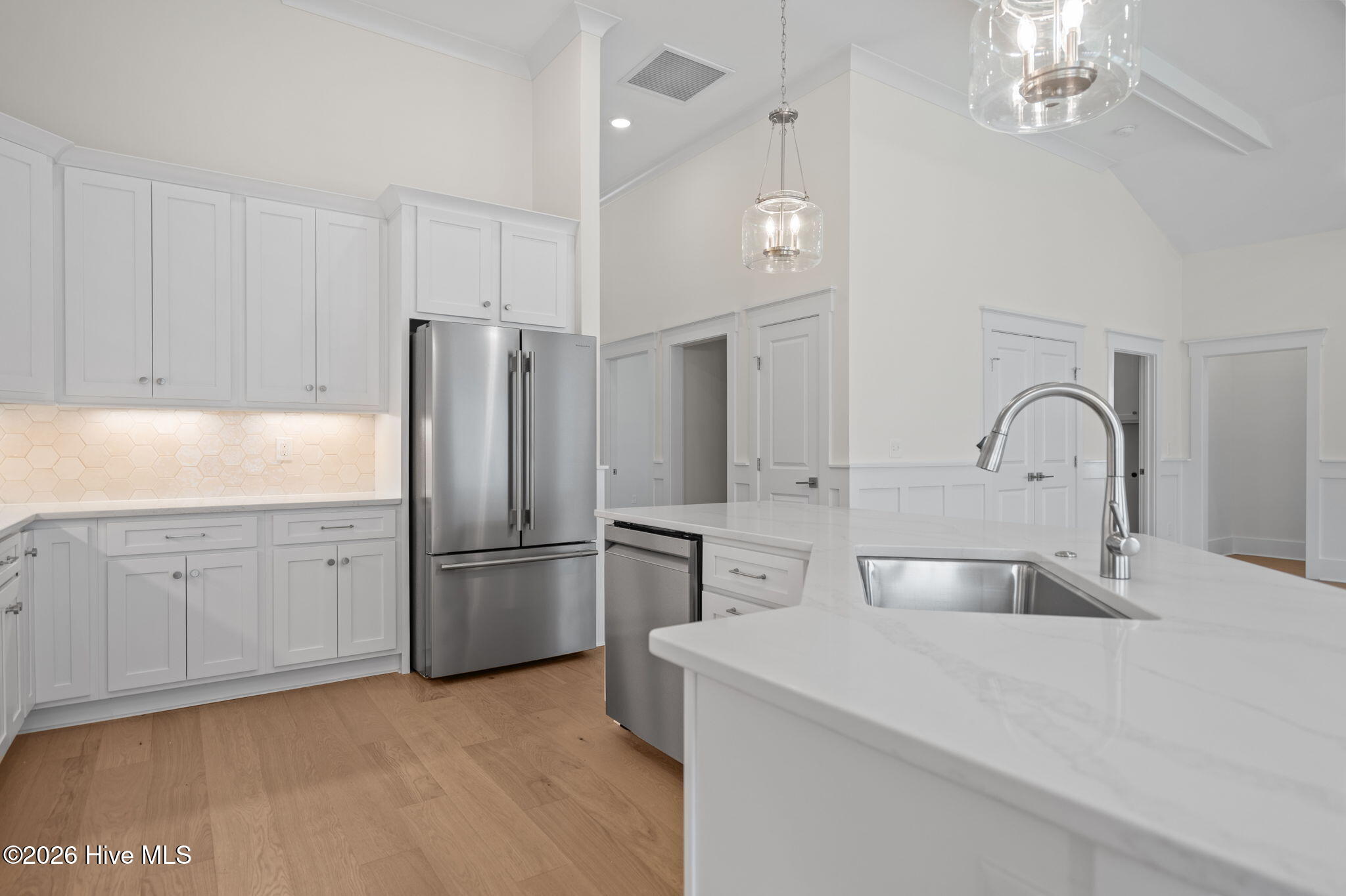 100564370 | Photo 17