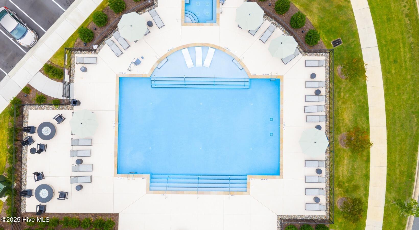 100543618 | Photo 35