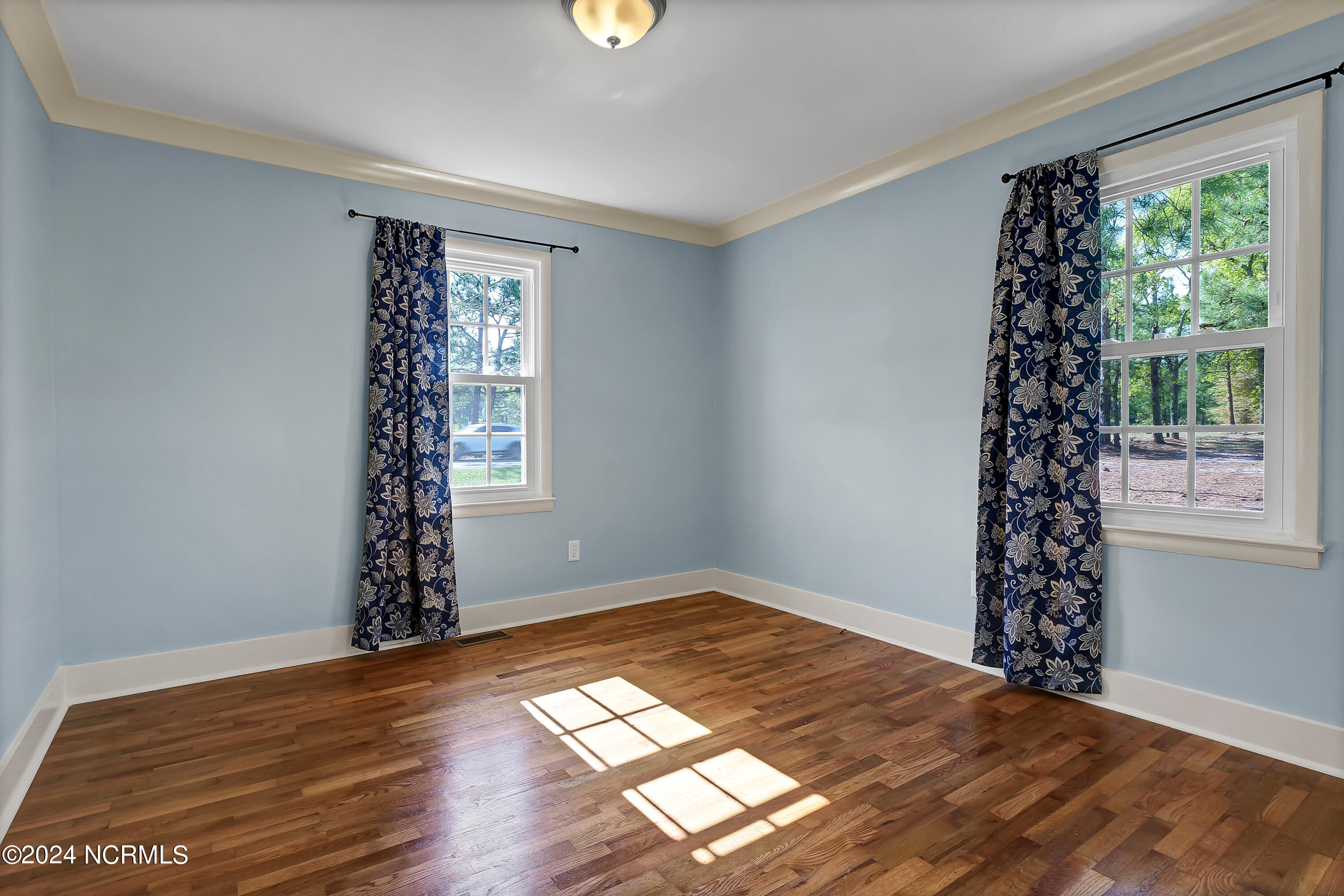 100515683 | Photo 19