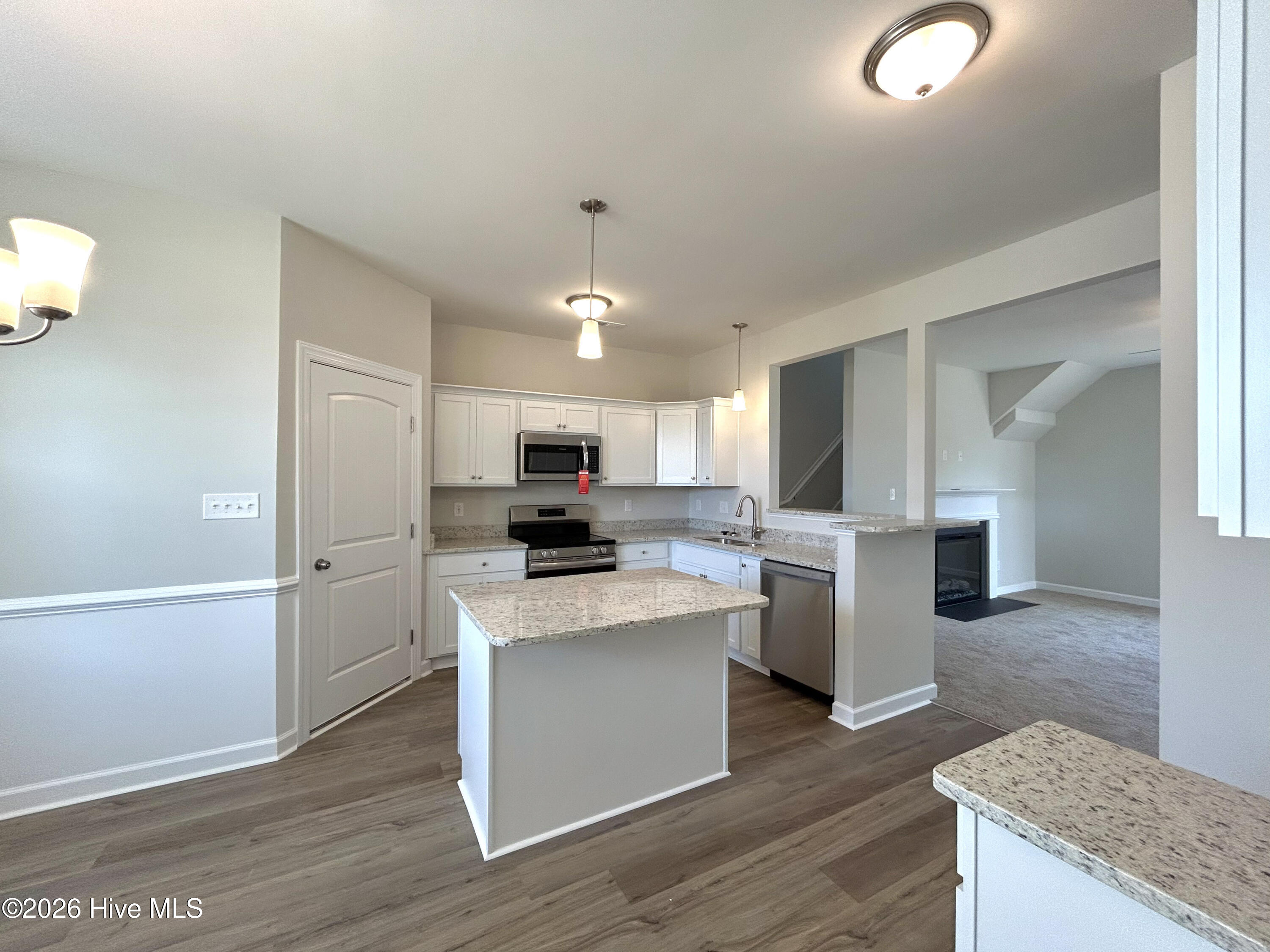 100560362 | Photo 19