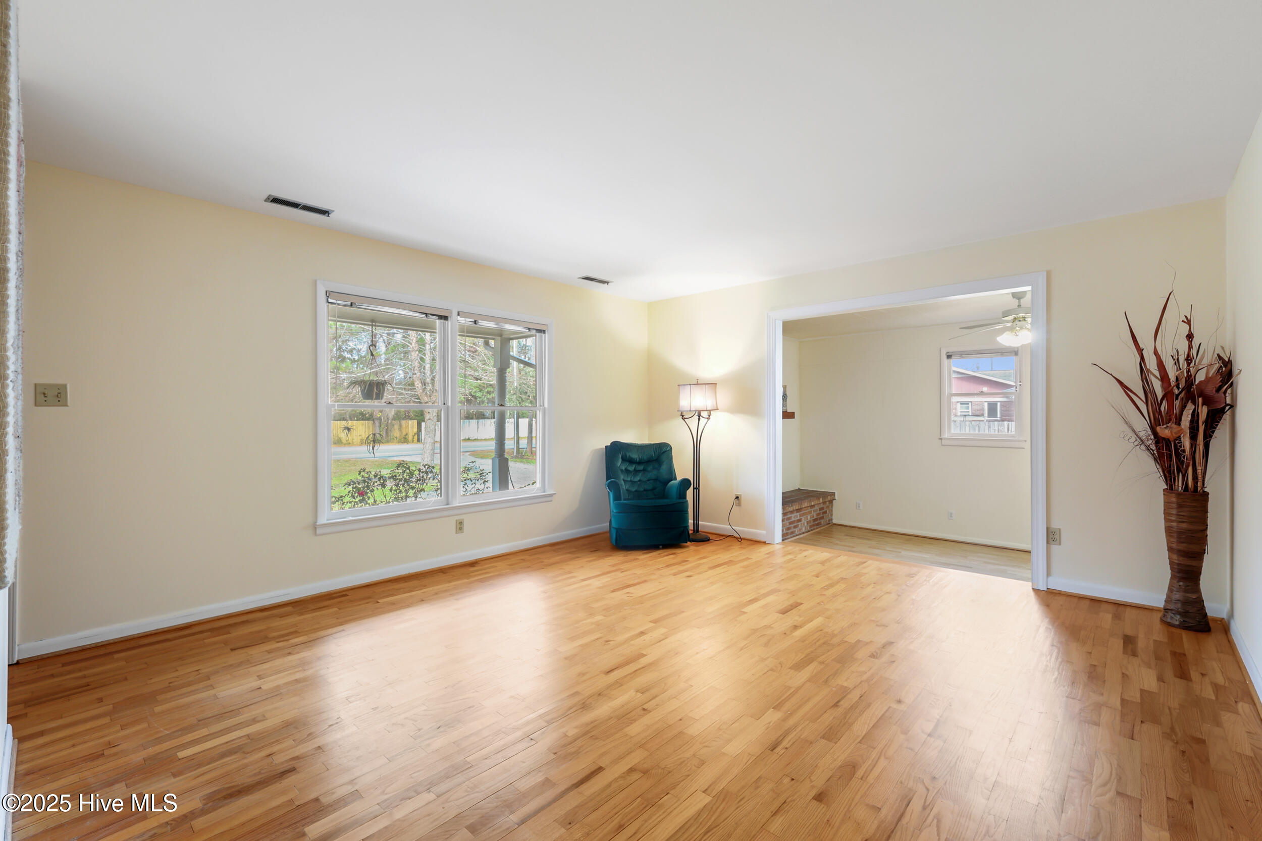 100533068 | Photo 13