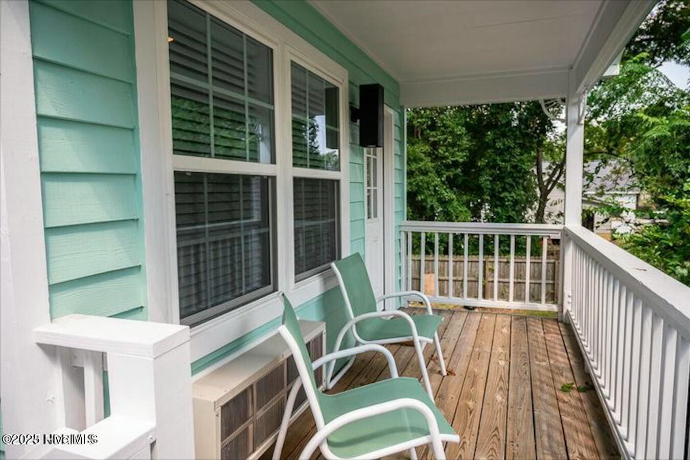 100490306 | Photo 29