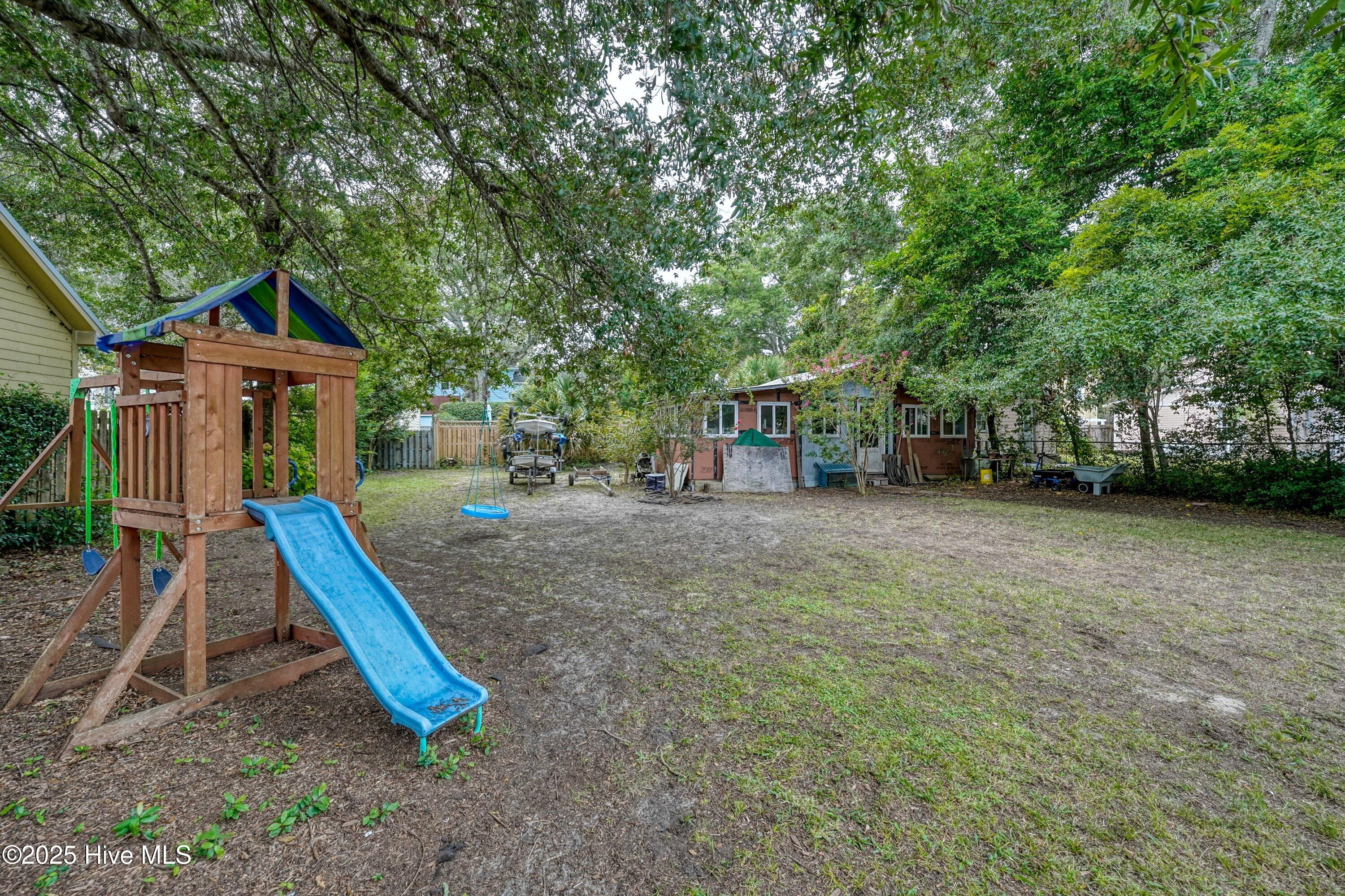 100530125 | Photo 42