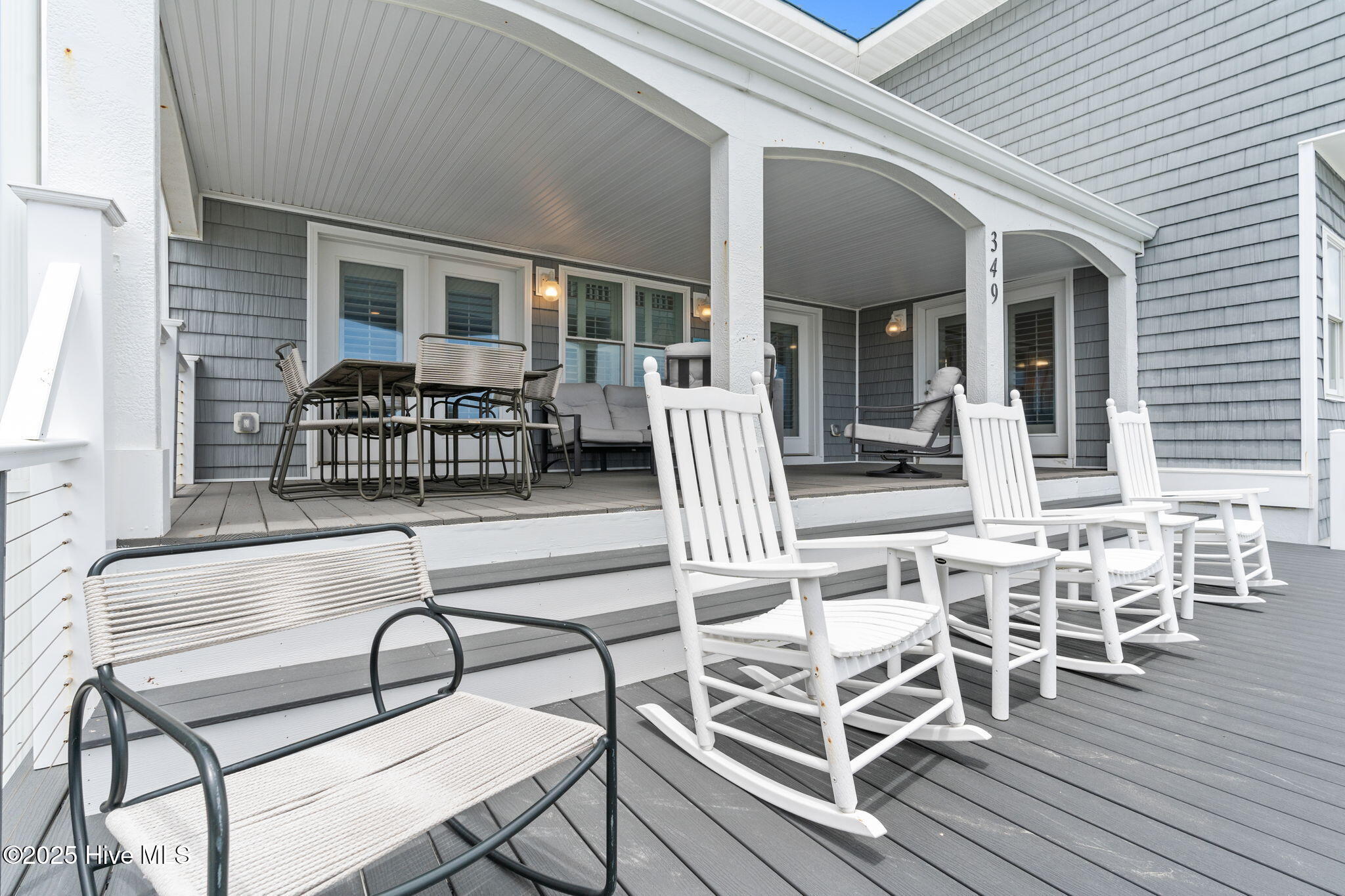 100498196 | Photo 81