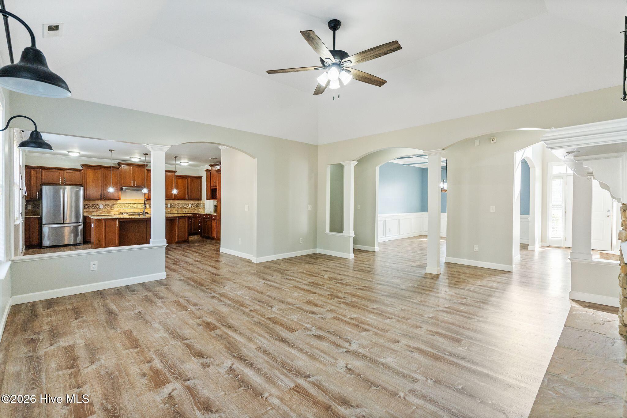 100558662 | Photo 27