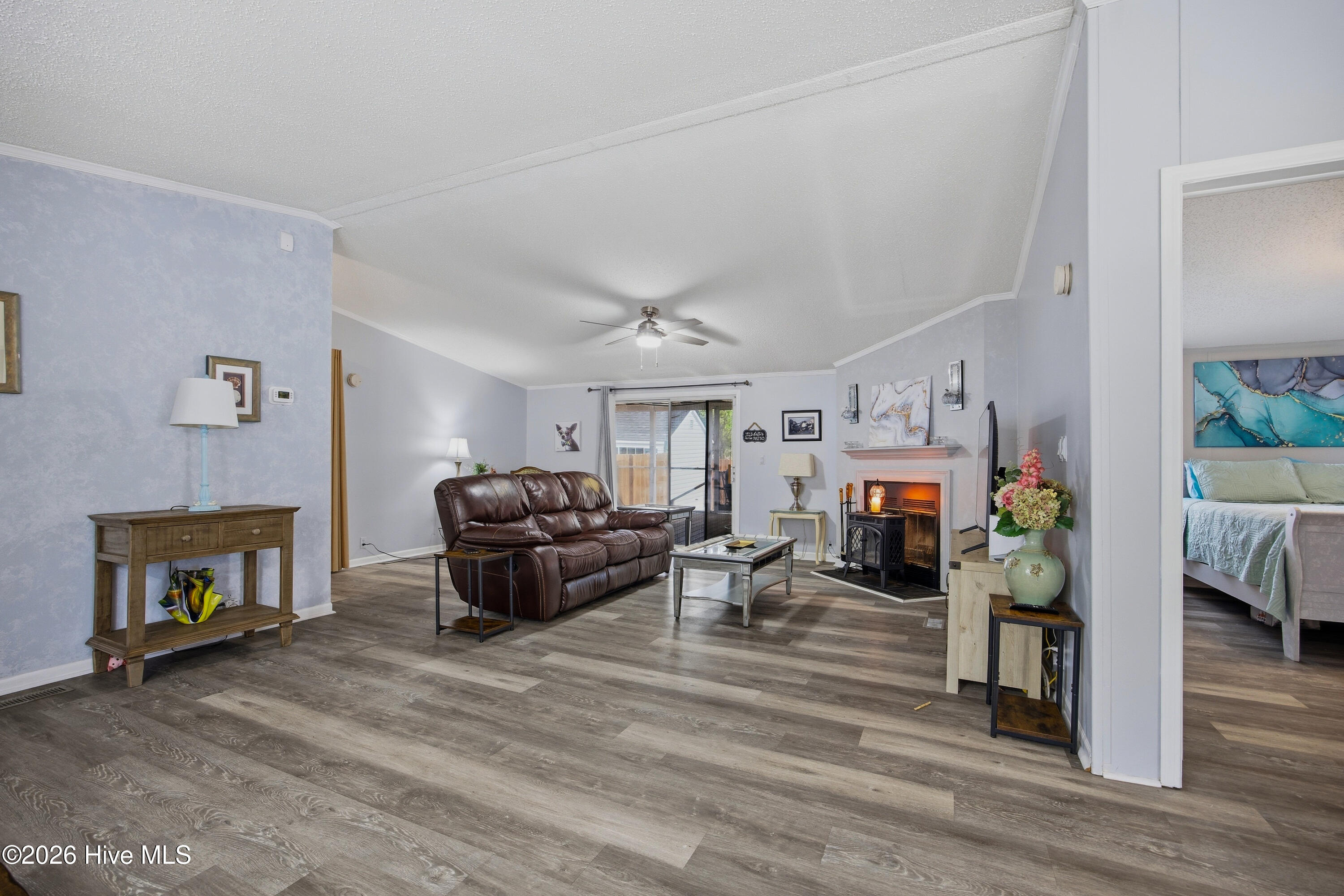 100565028 | Photo 19