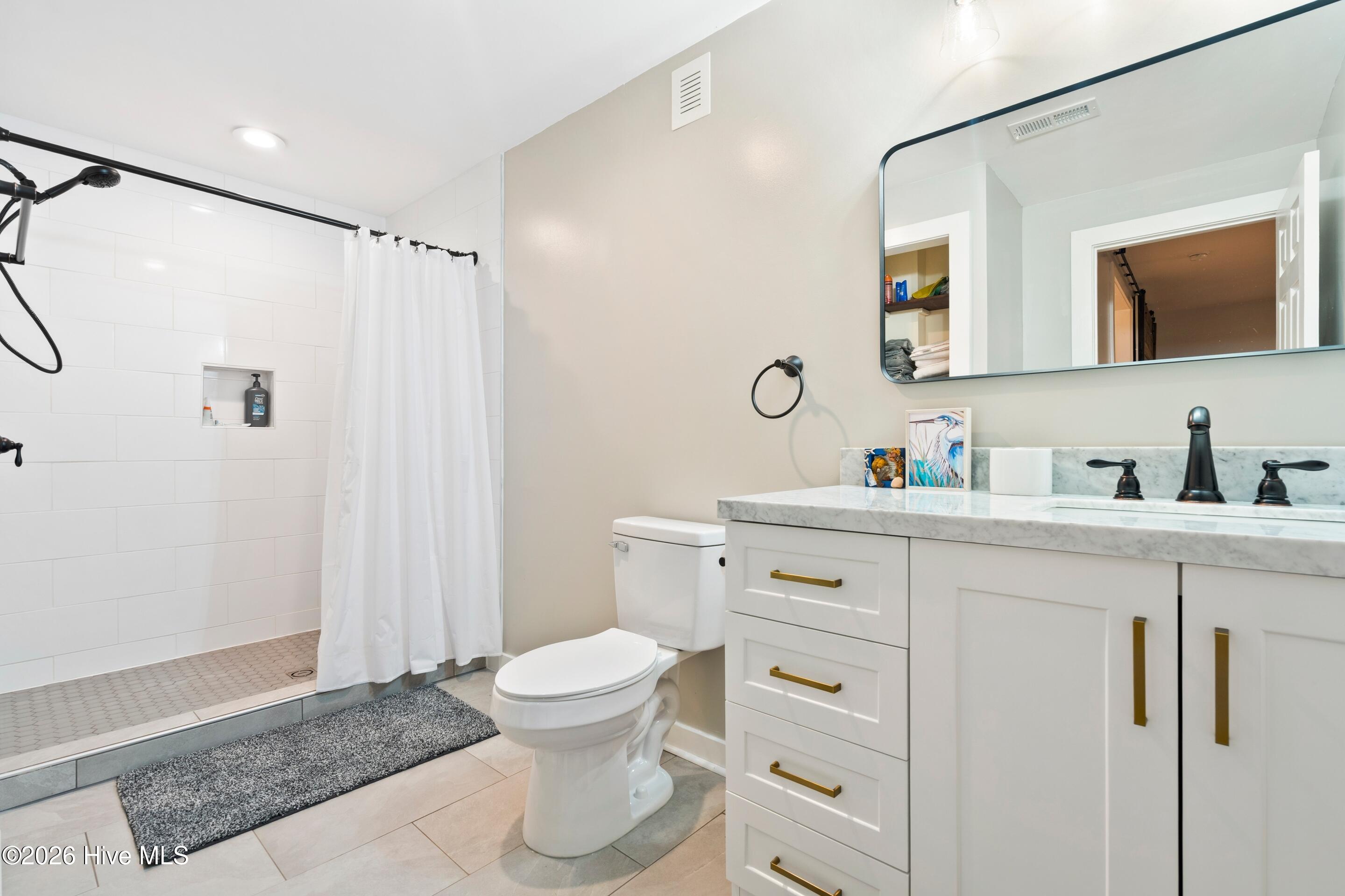 100549187 | Photo 75