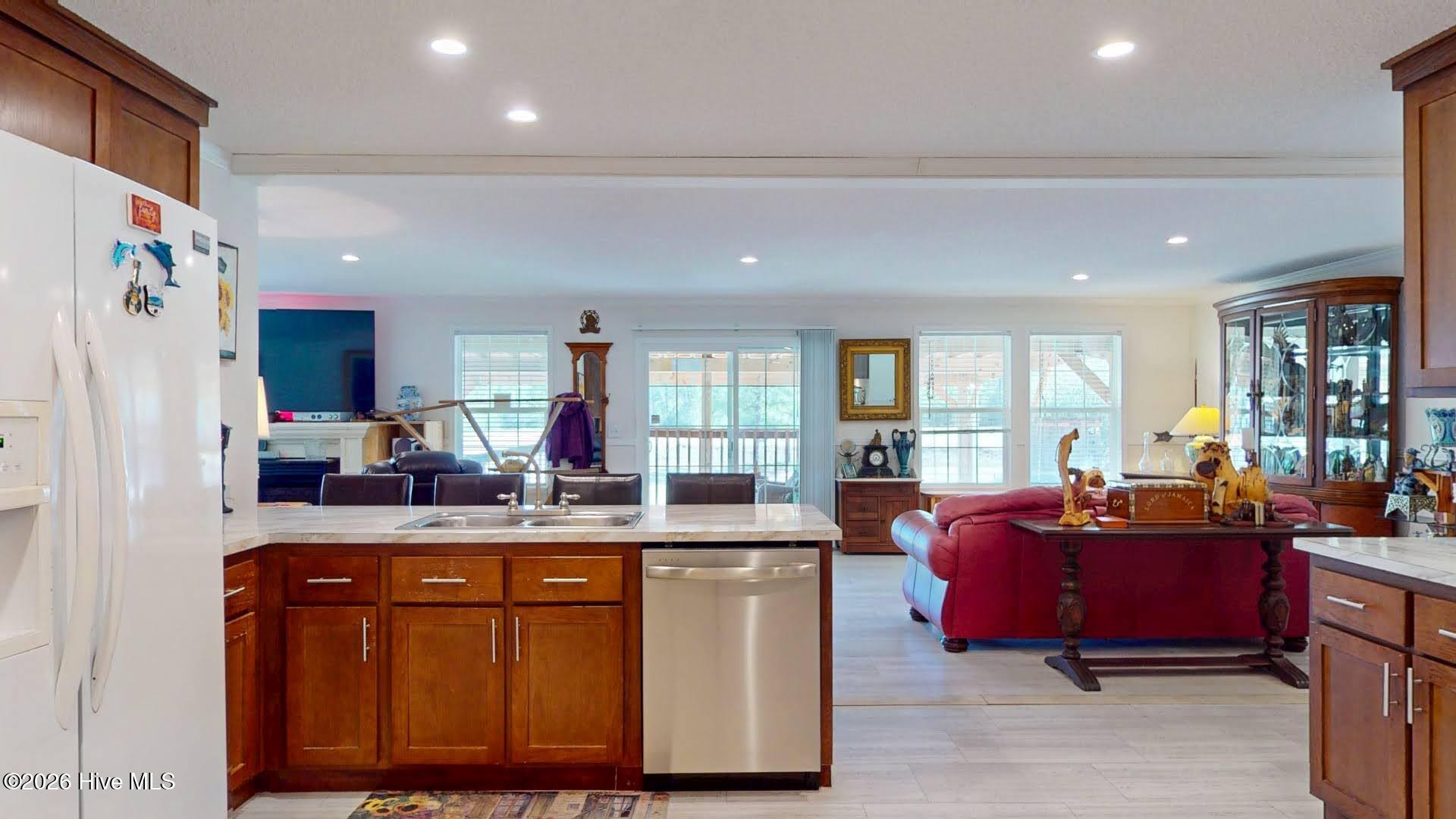 100567177 | Photo 19