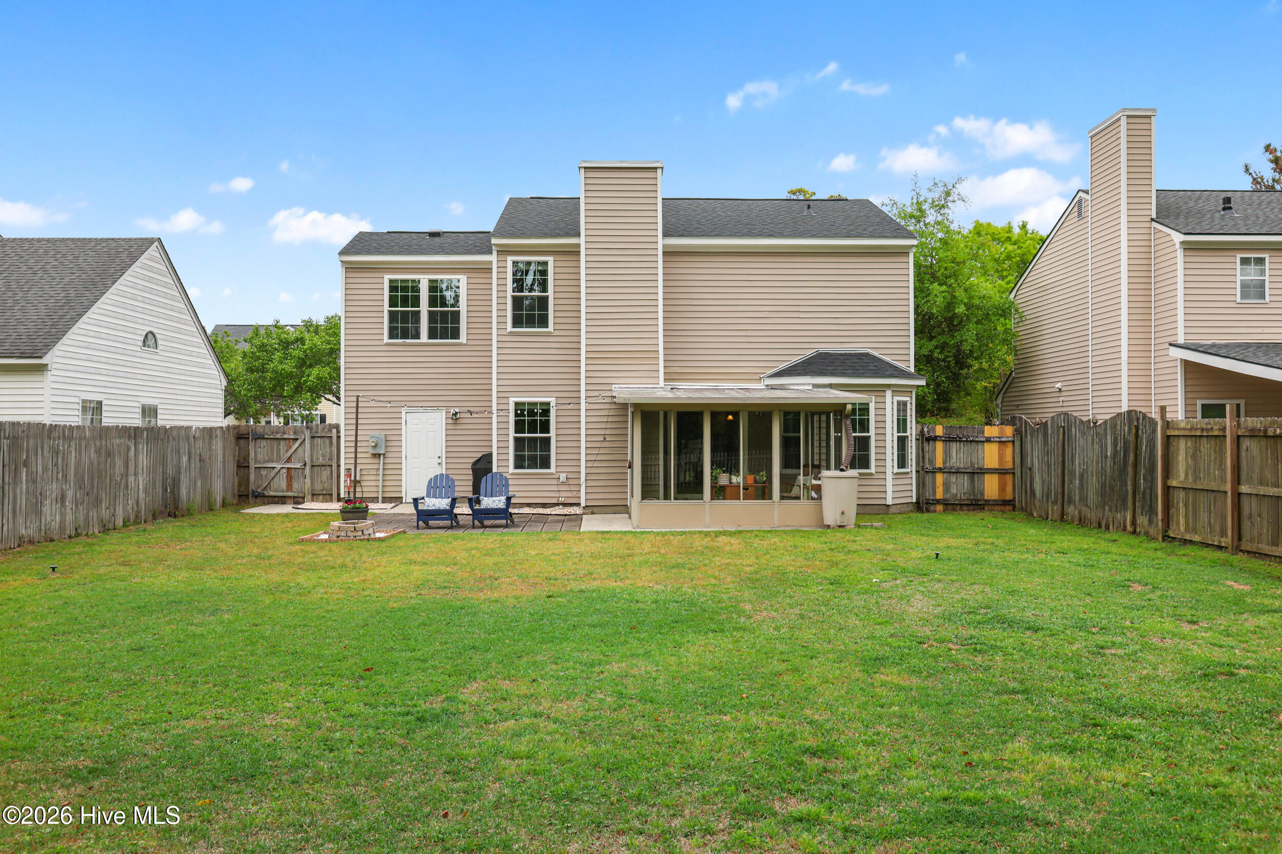 100565857 | Photo 26