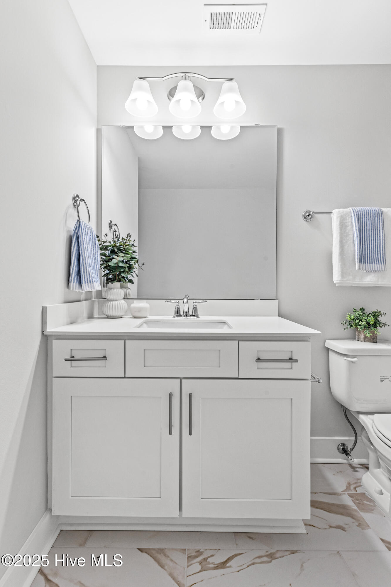 100526492 | Photo 24