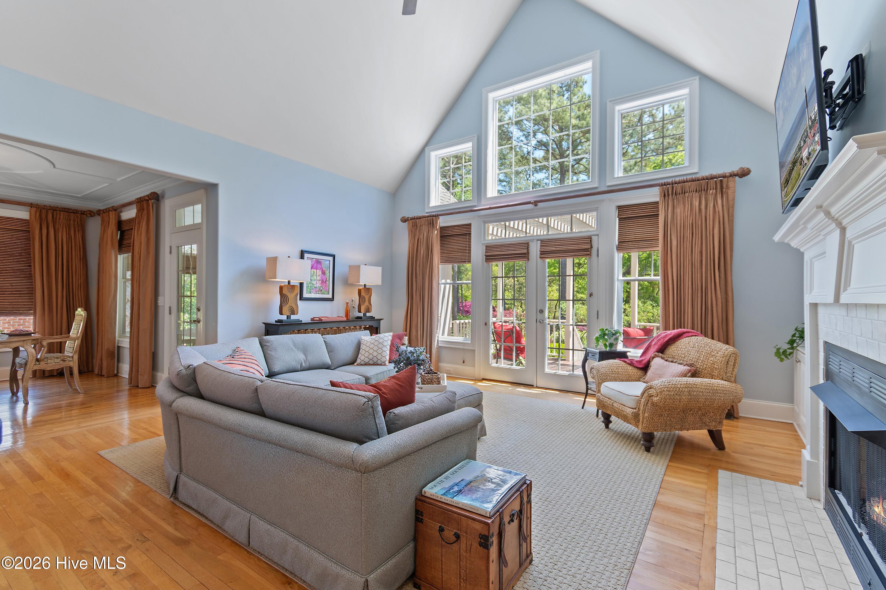 100567309 | Photo 26