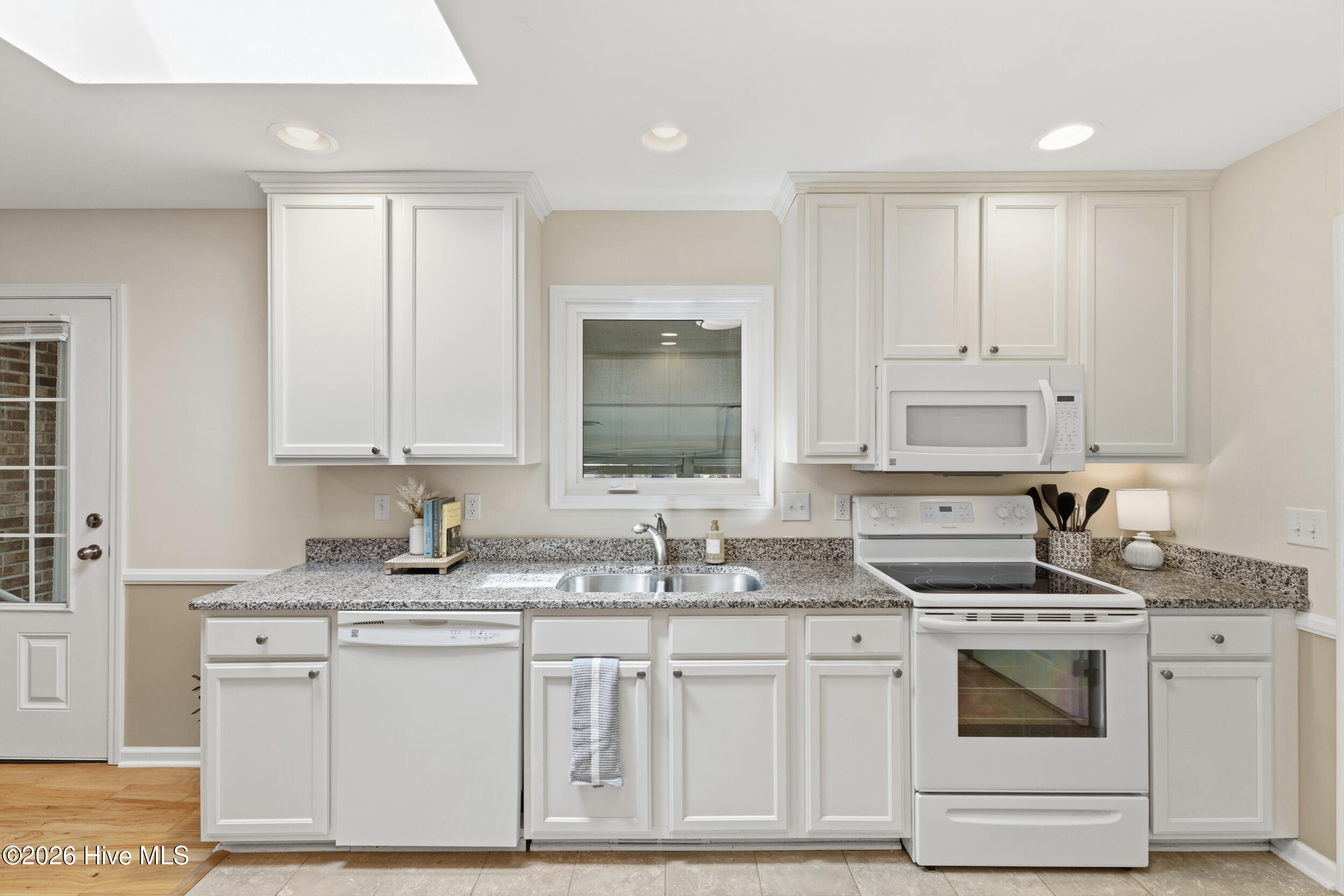 100565725 | Photo 19