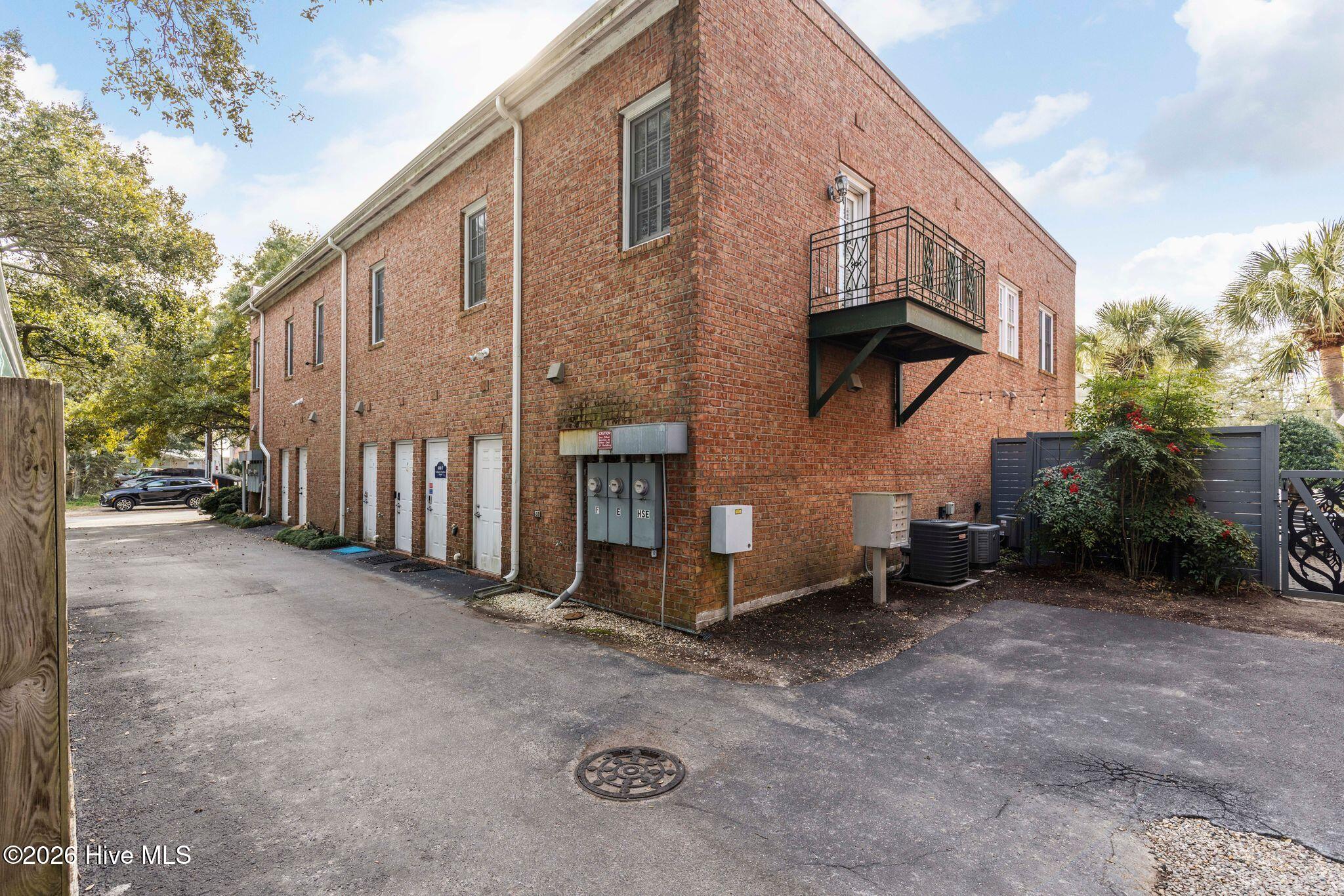 100550657 | Photo 25