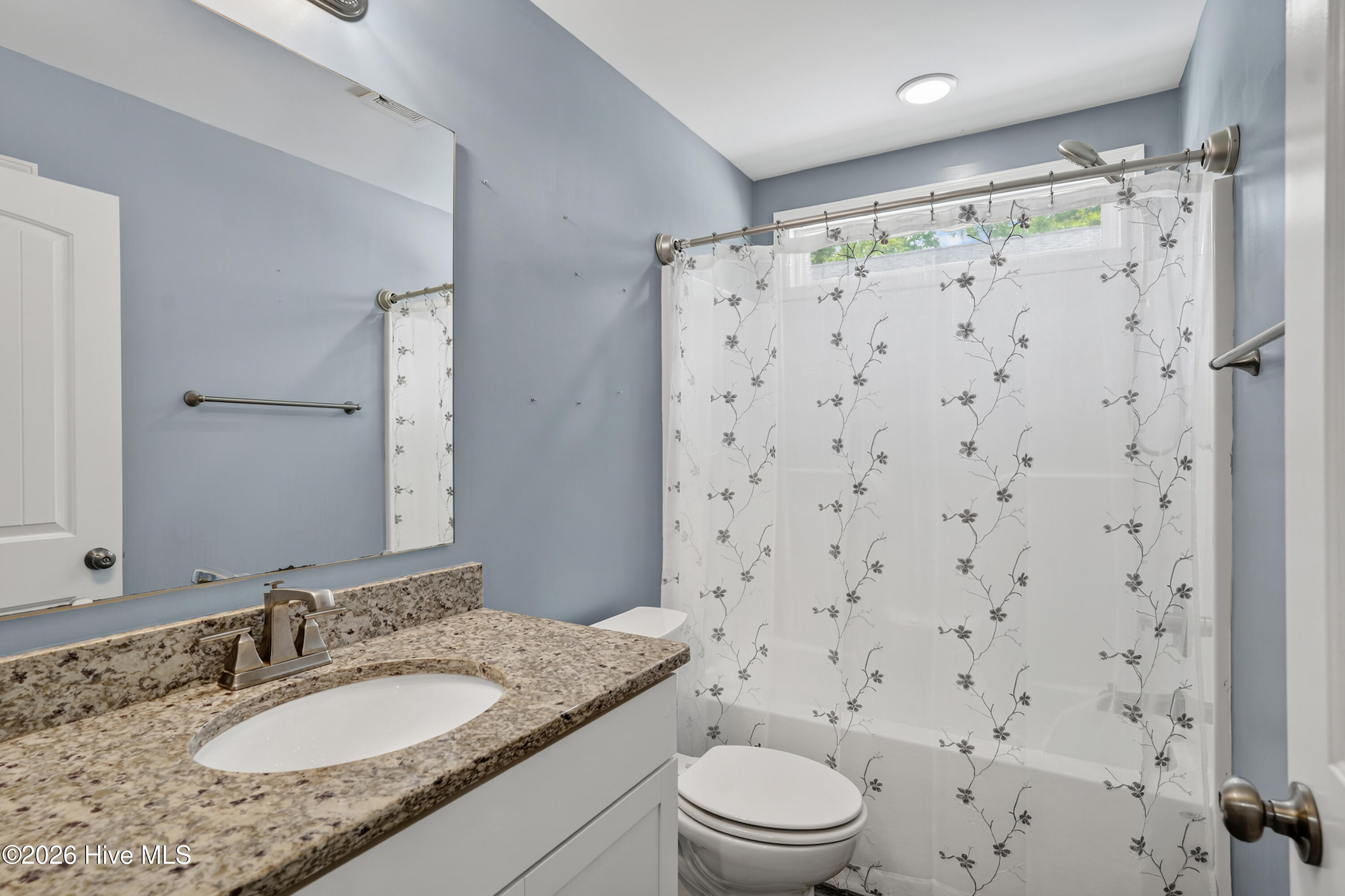 100570645 | Photo 30