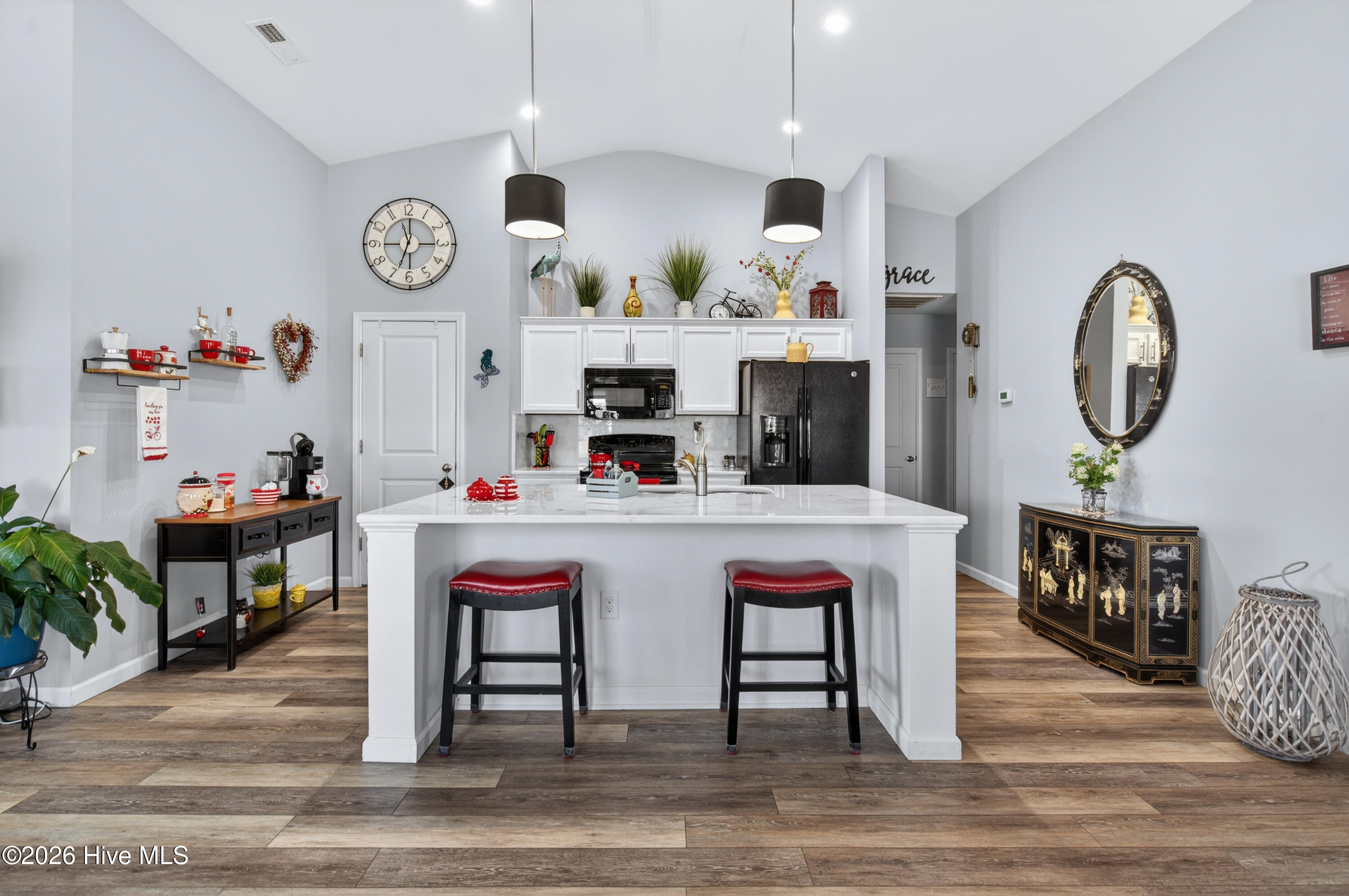 100557336 | Photo 12