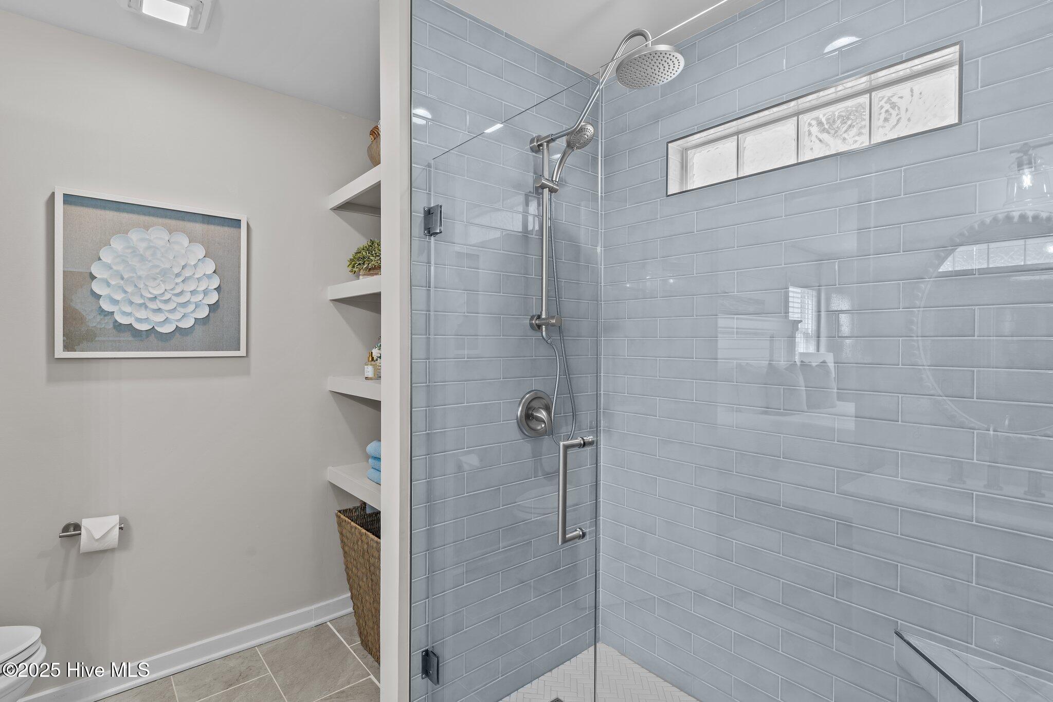 100529383 | Photo 25