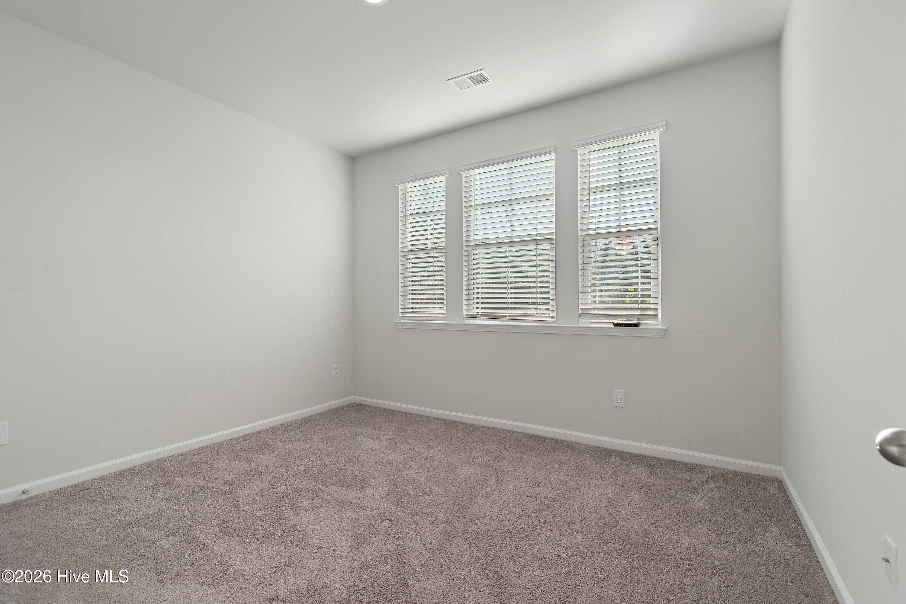 100547710 | Photo 19