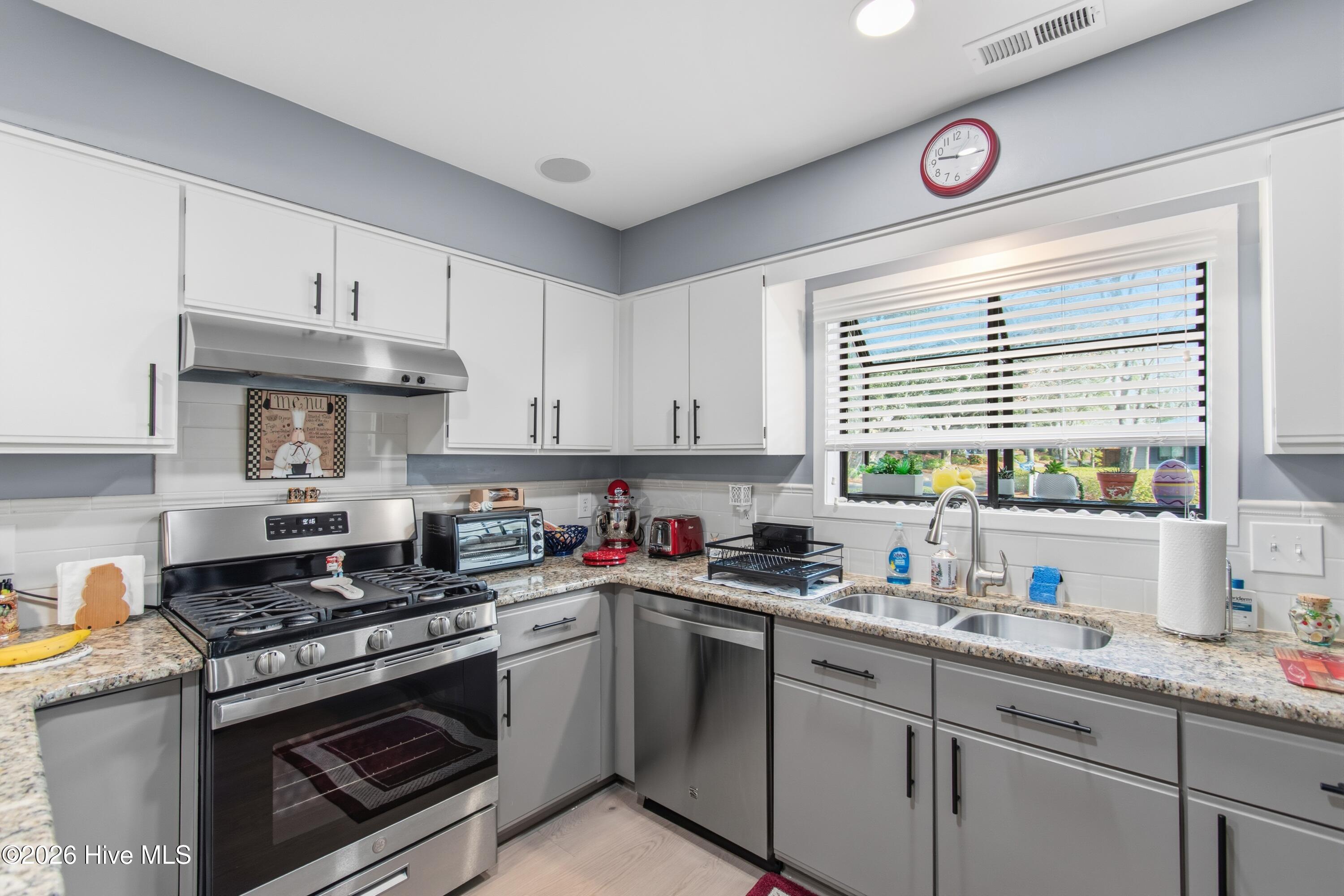 100558002 | Photo 11