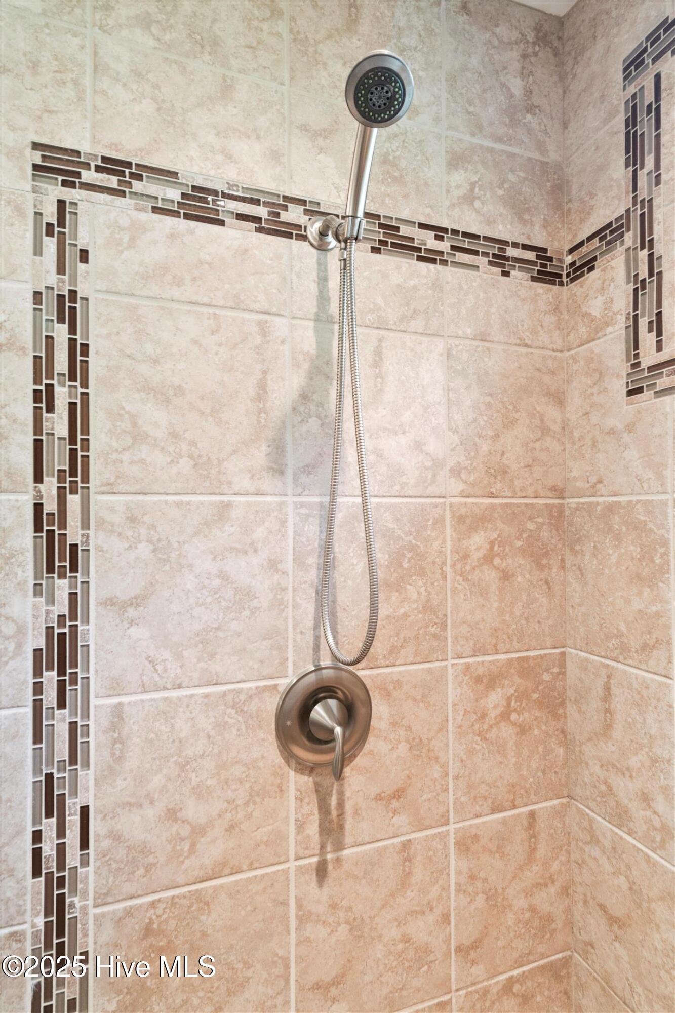 100518615 | Photo 56