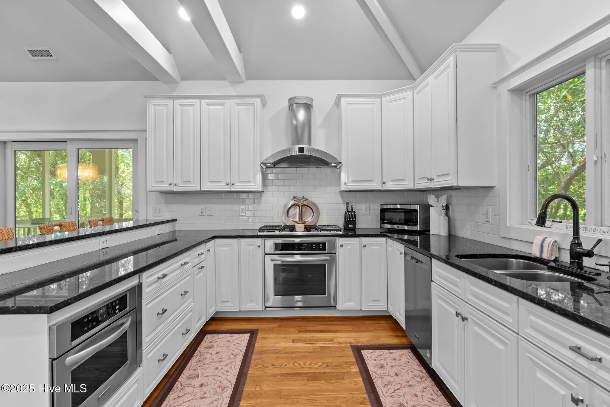 100526734 | Photo 11