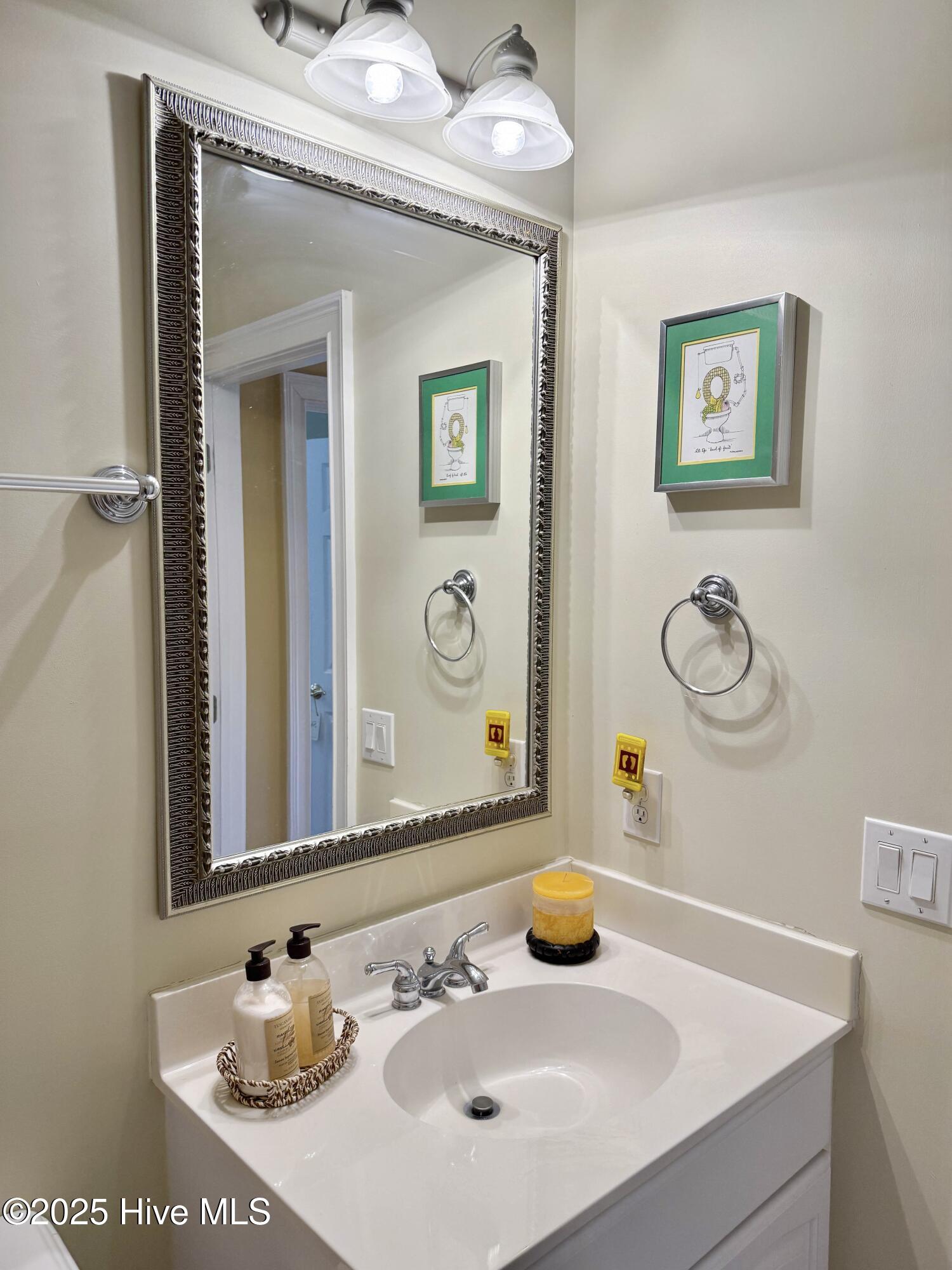 100530340 | Photo 81