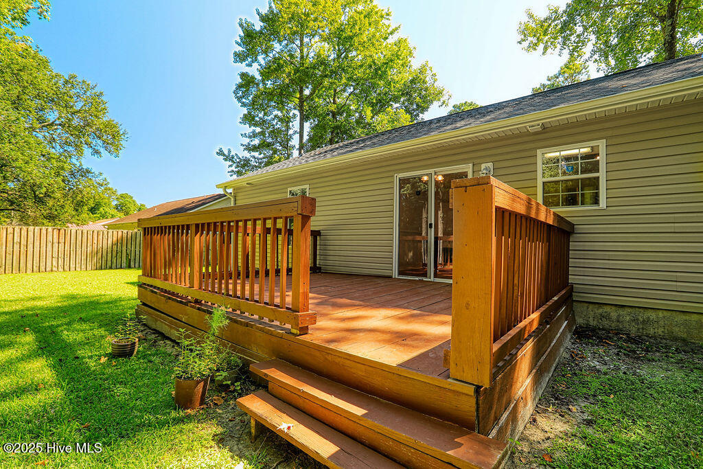 100523665 | Photo 18