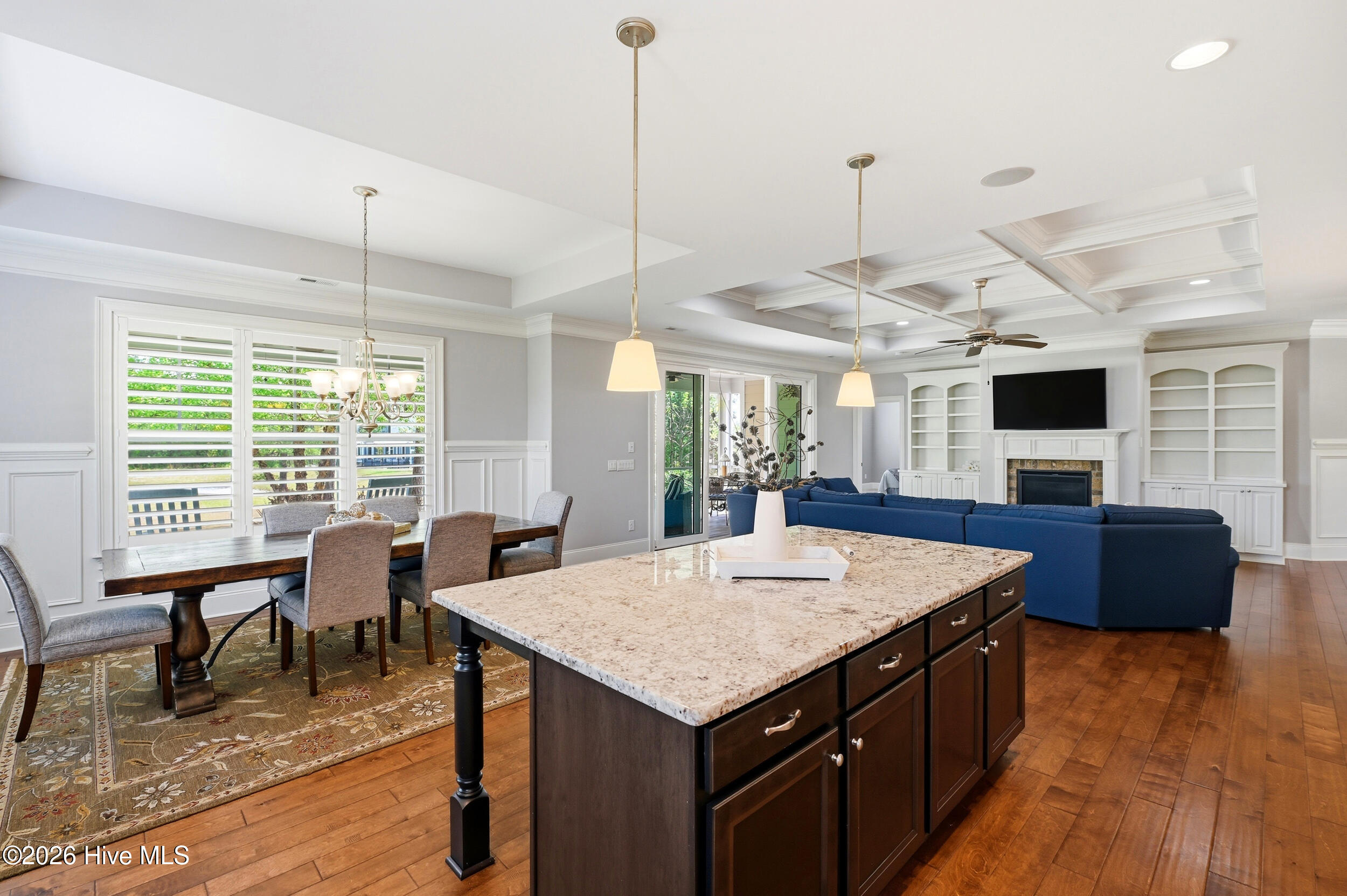 100567855 | Photo 22