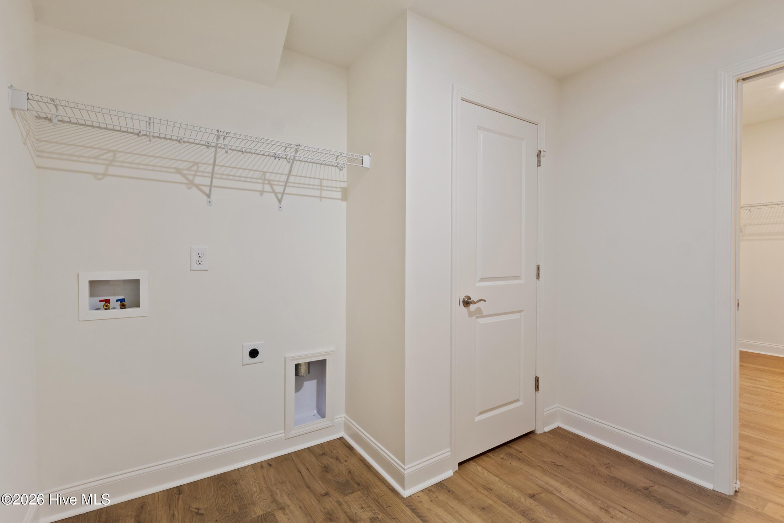 100567721 | Photo 34