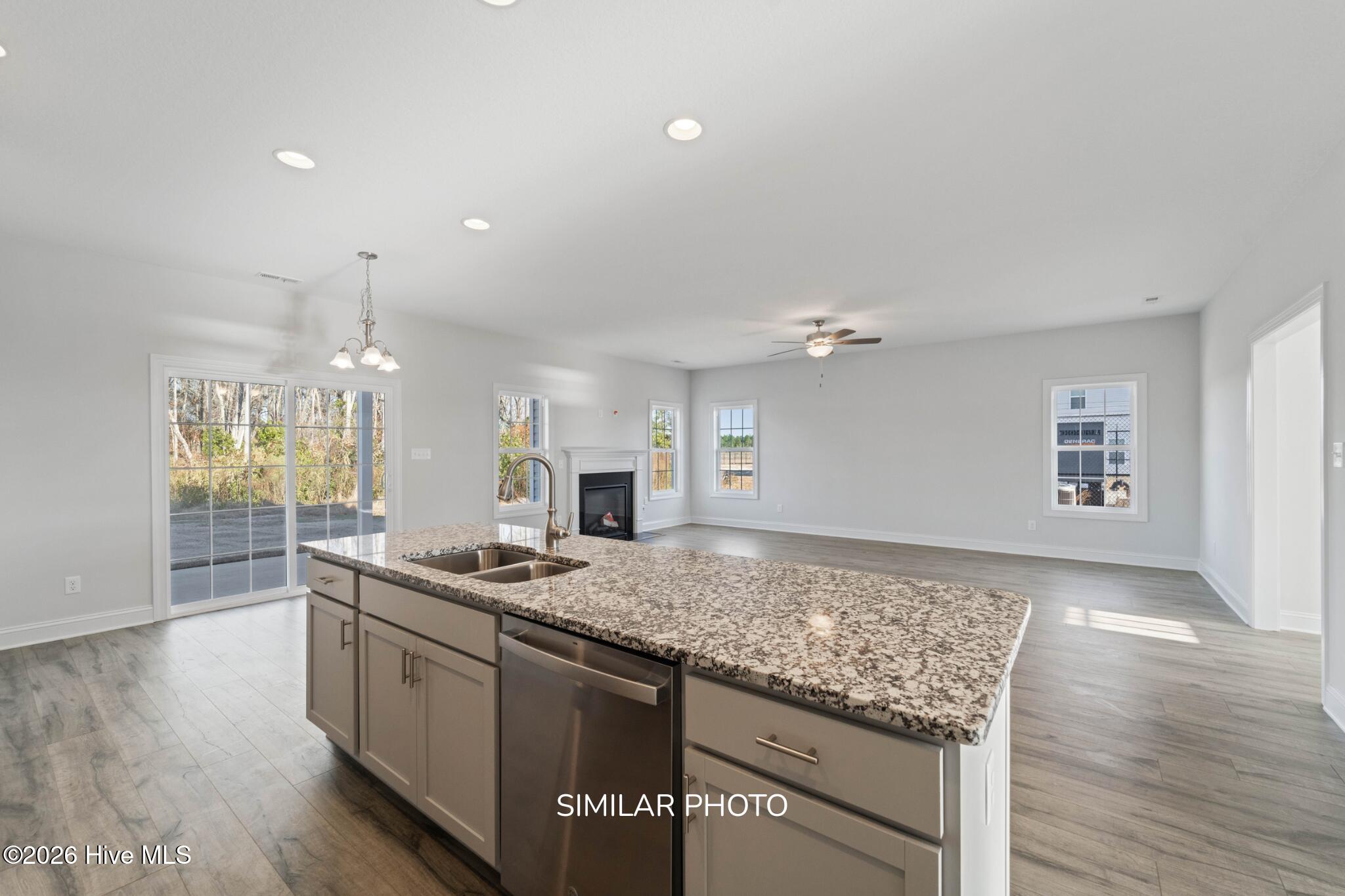 100548322 | Photo 20