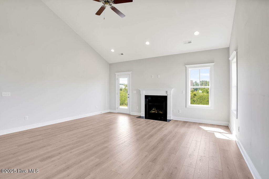 100461561 | Photo 13