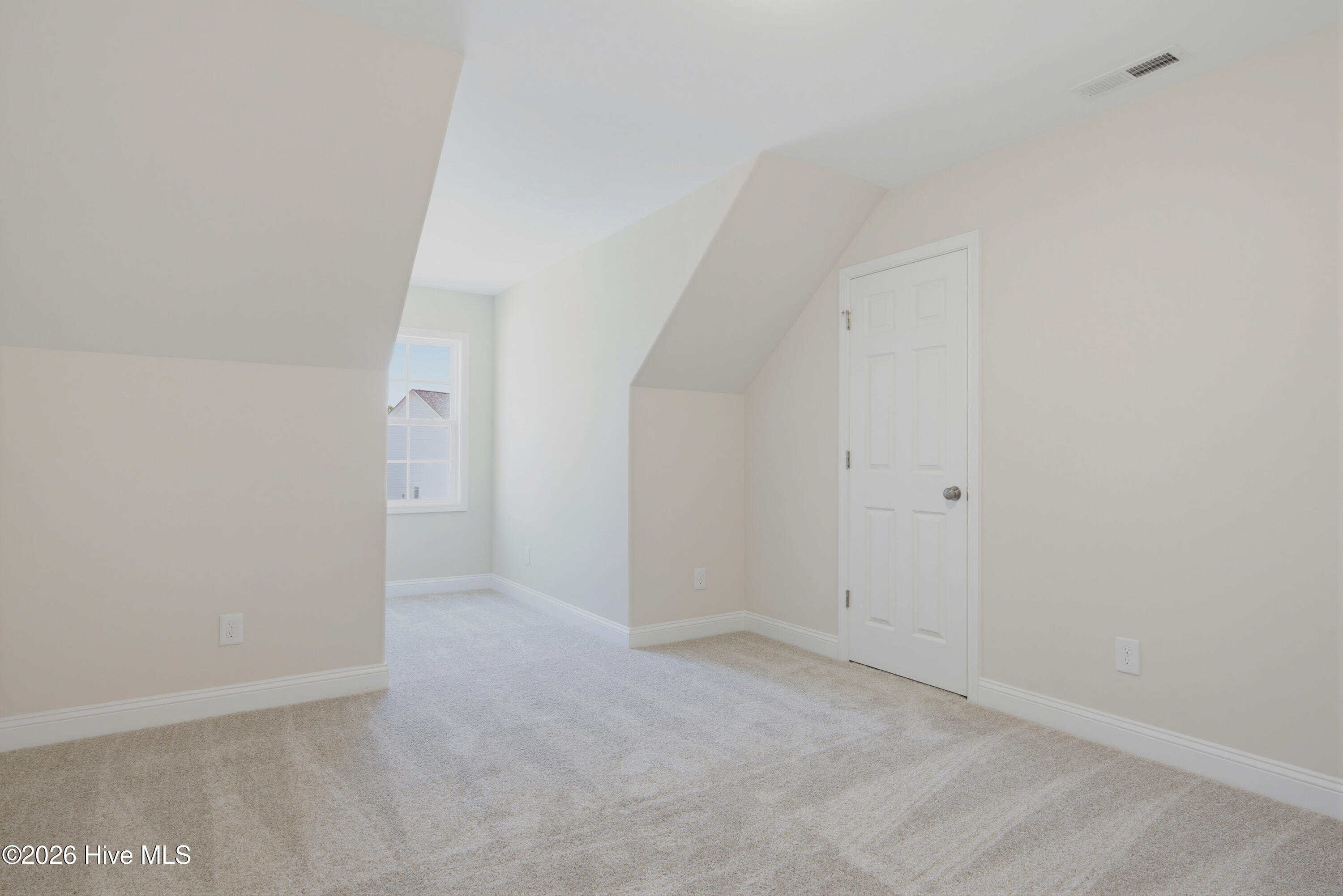 100567263 | Photo 23