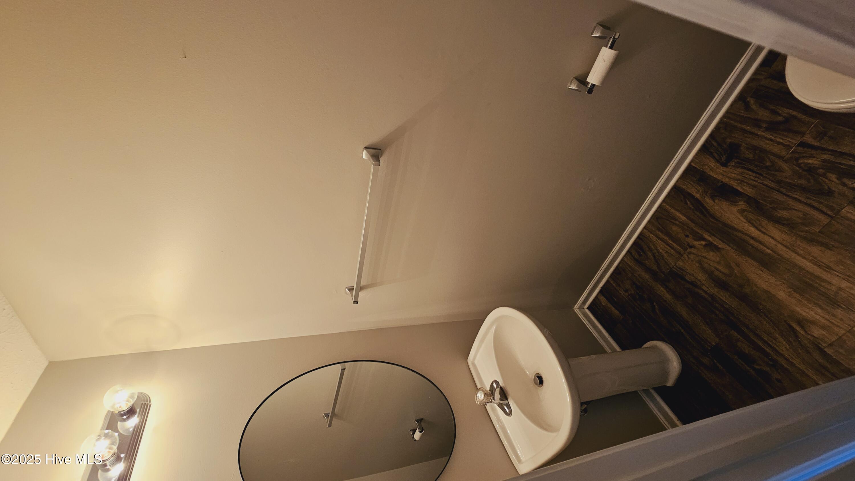 100565792 | Photo 16