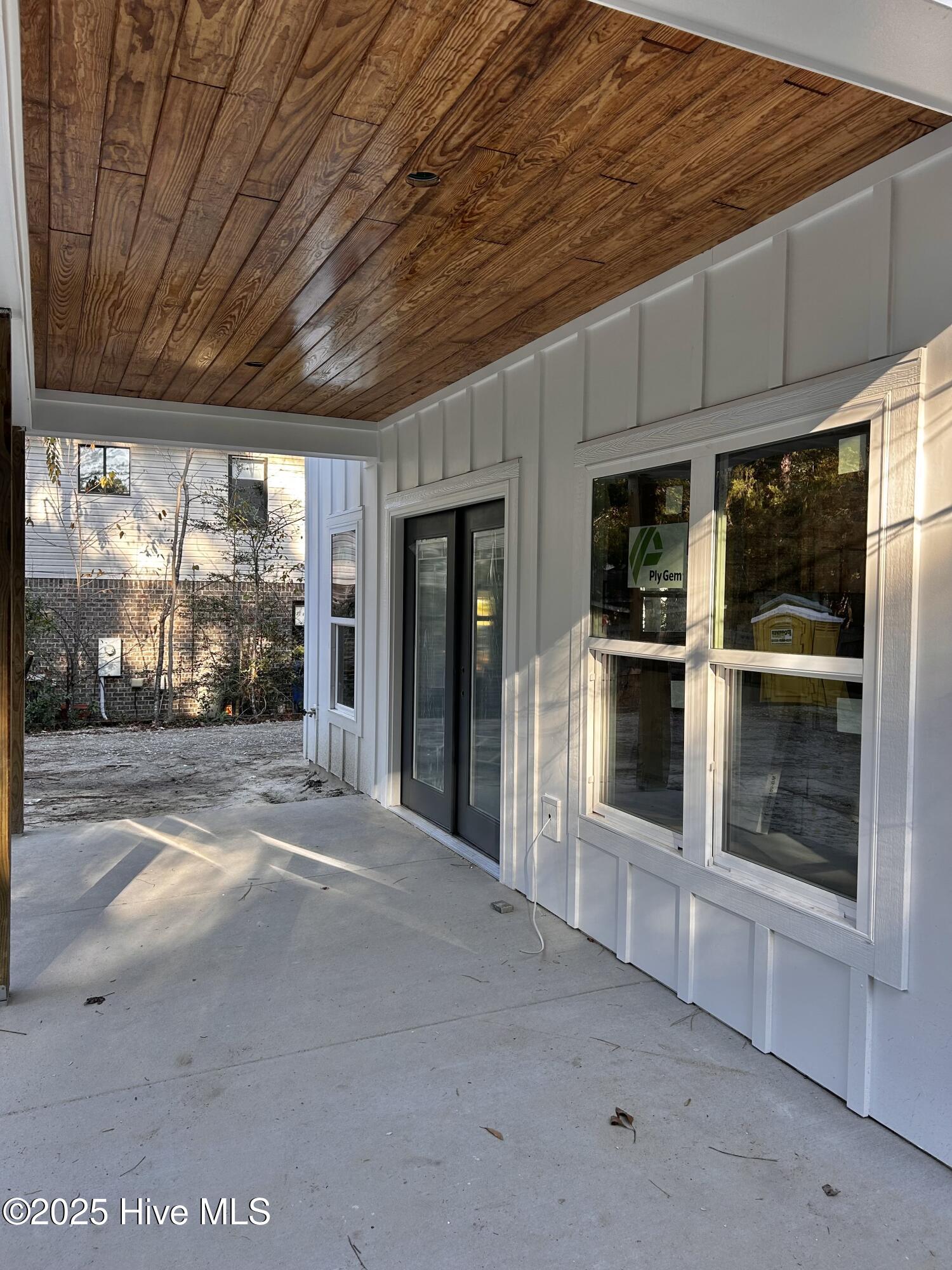 100543932 | Photo 11