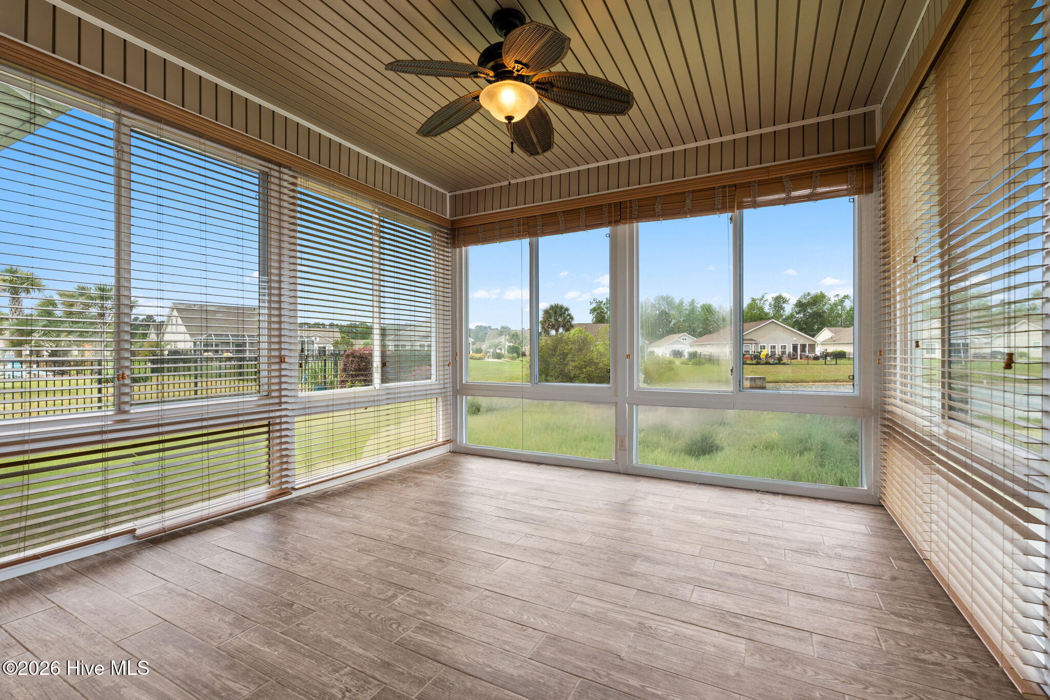 100565577 | Photo 33