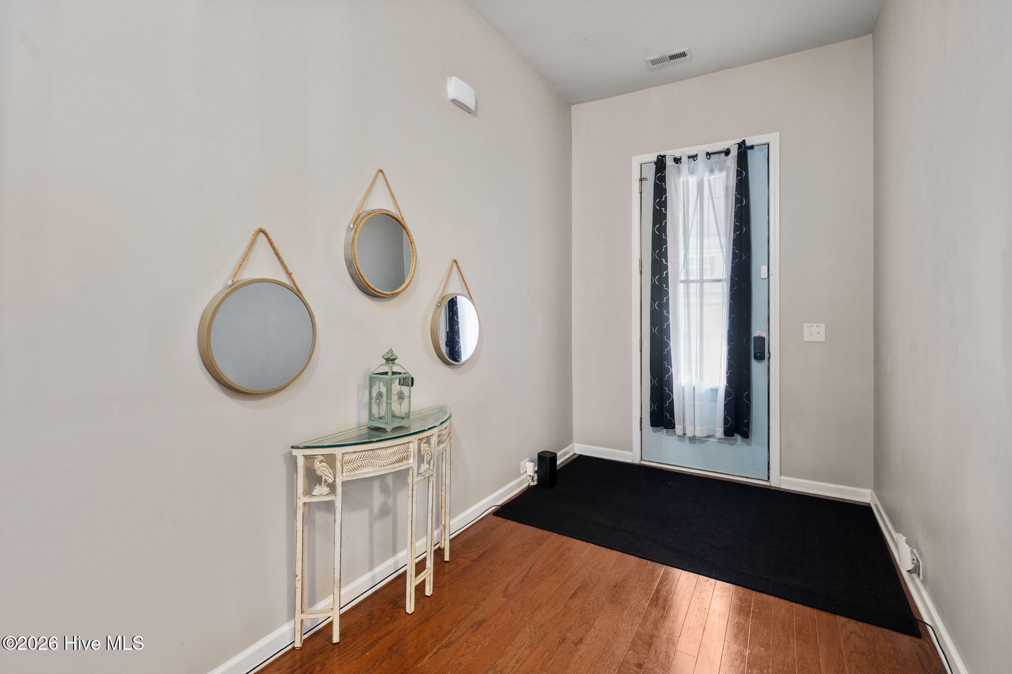 100557369 | Photo 14