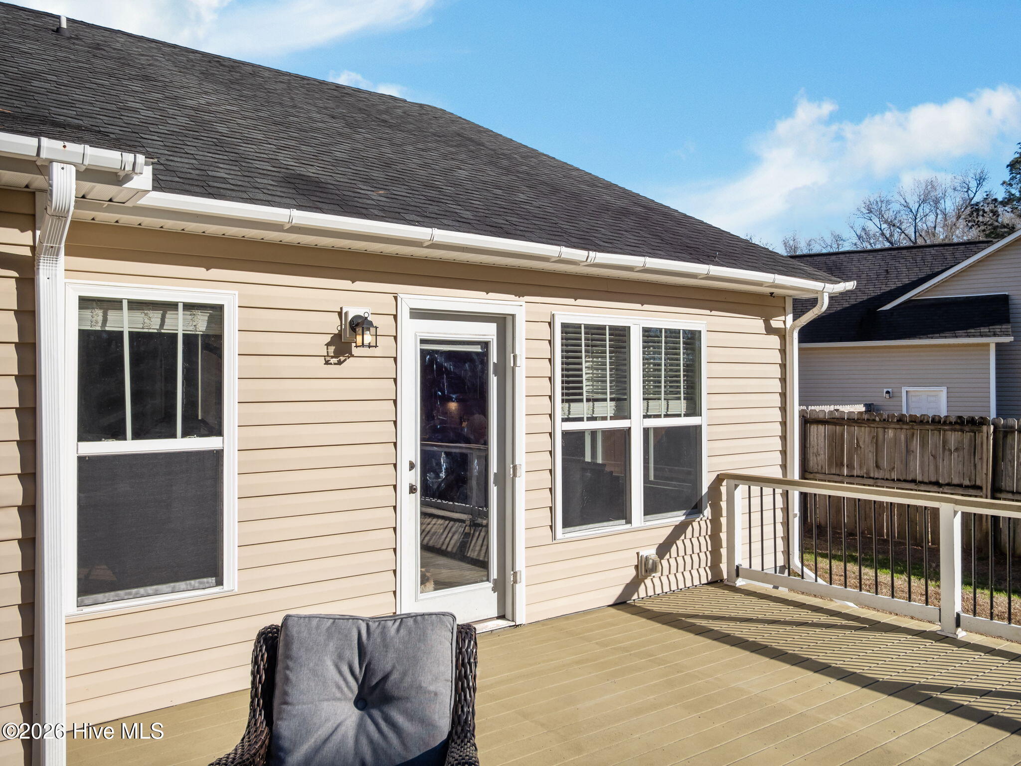 100549308 | Photo 28