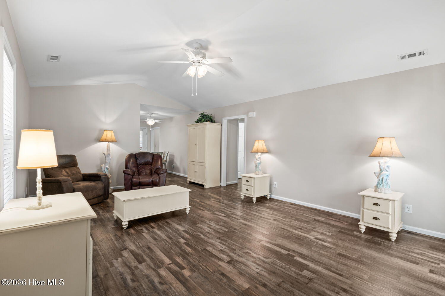 100565093 | Photo 10