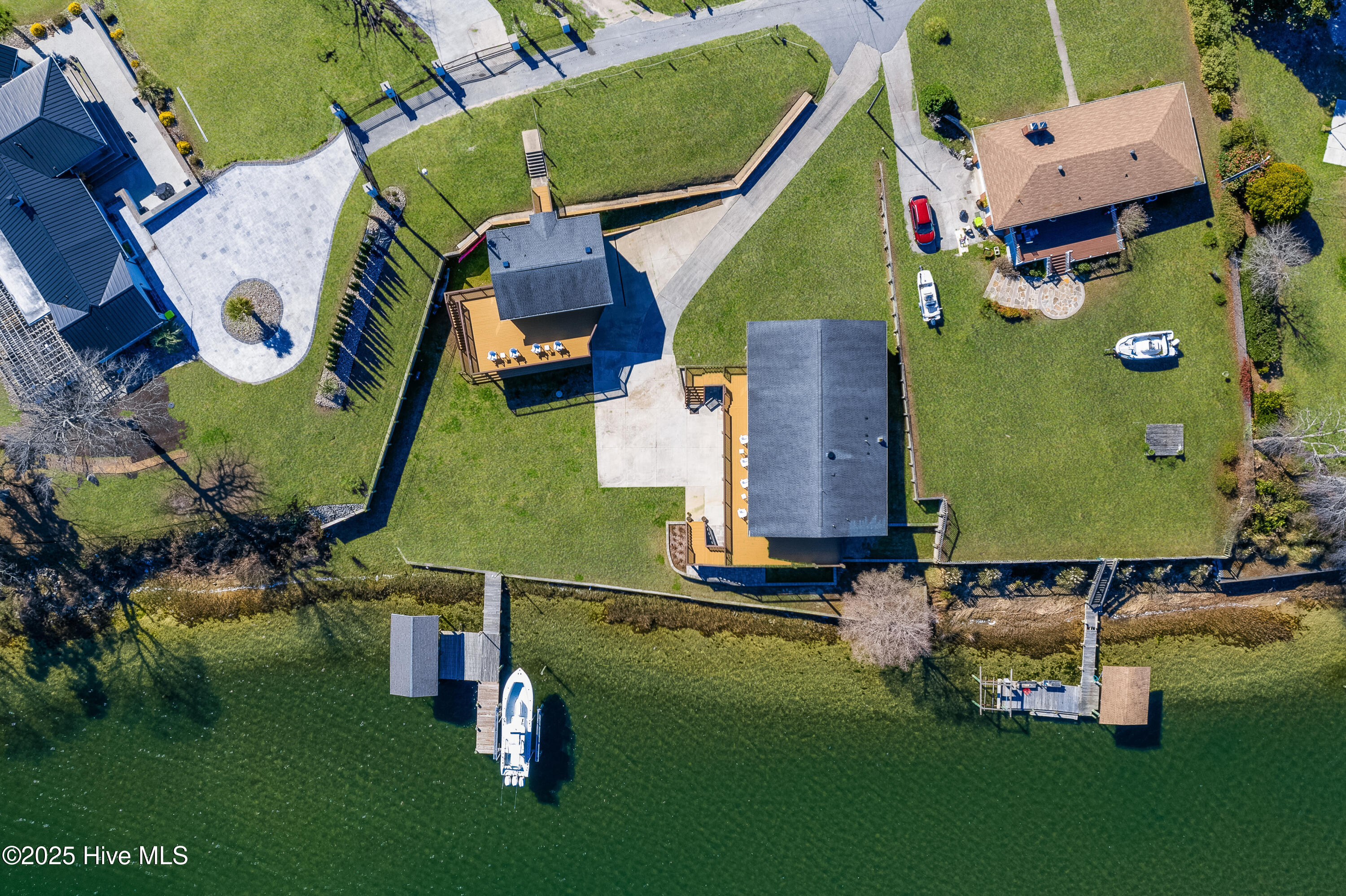 100557510 | Photo 35