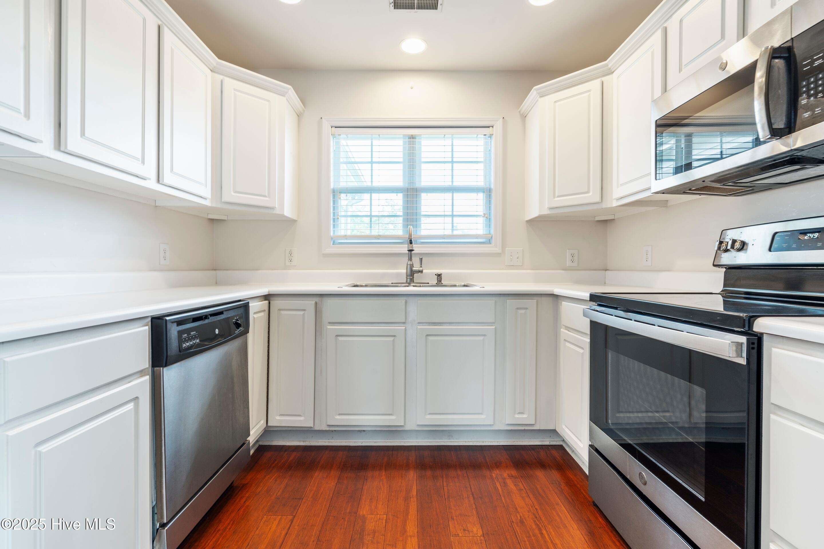 100511628 | Photo 17