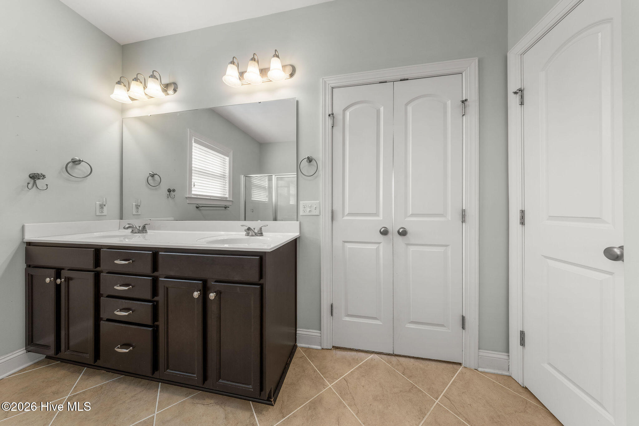 100554608 | Photo 23