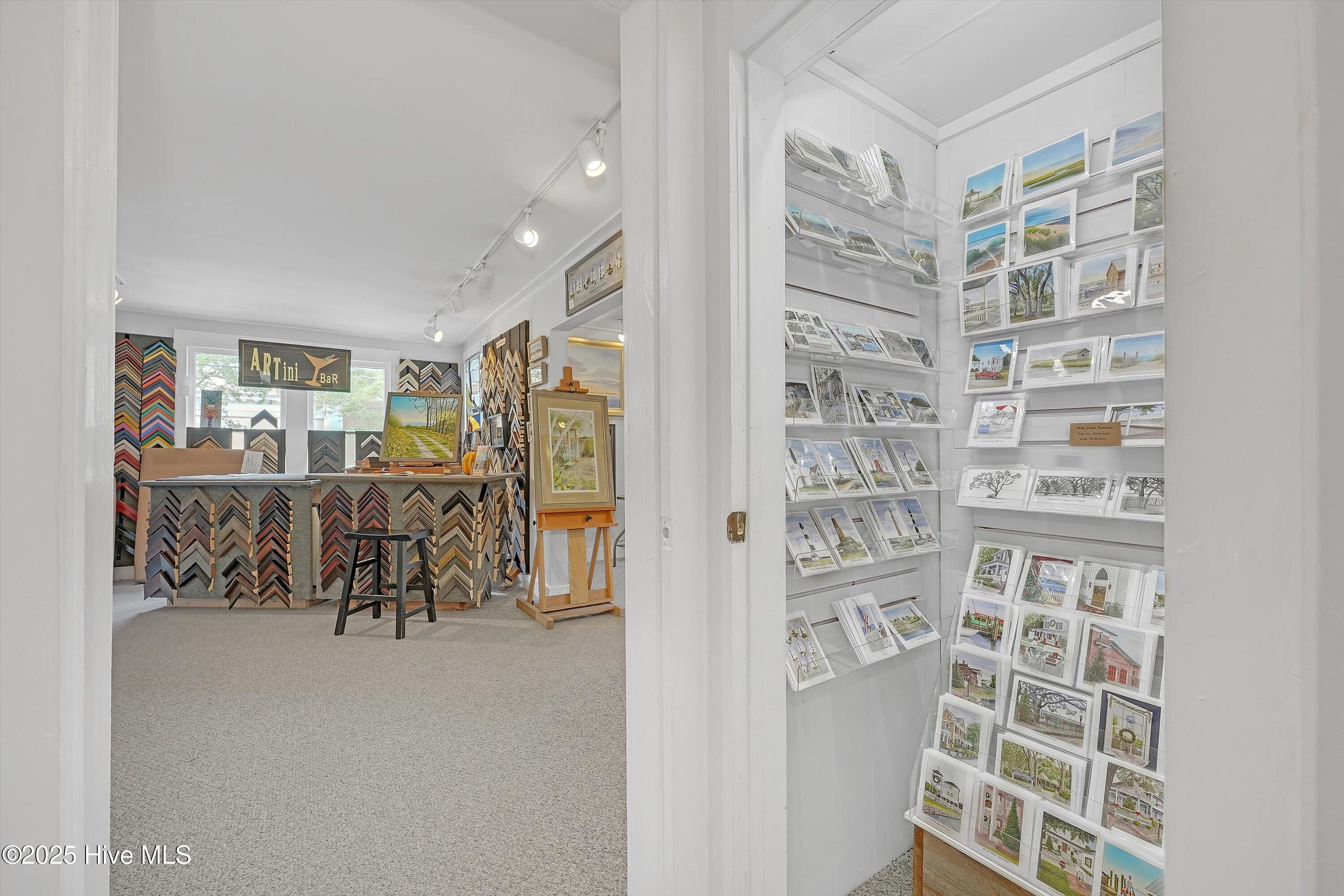 100530125 | Photo 19