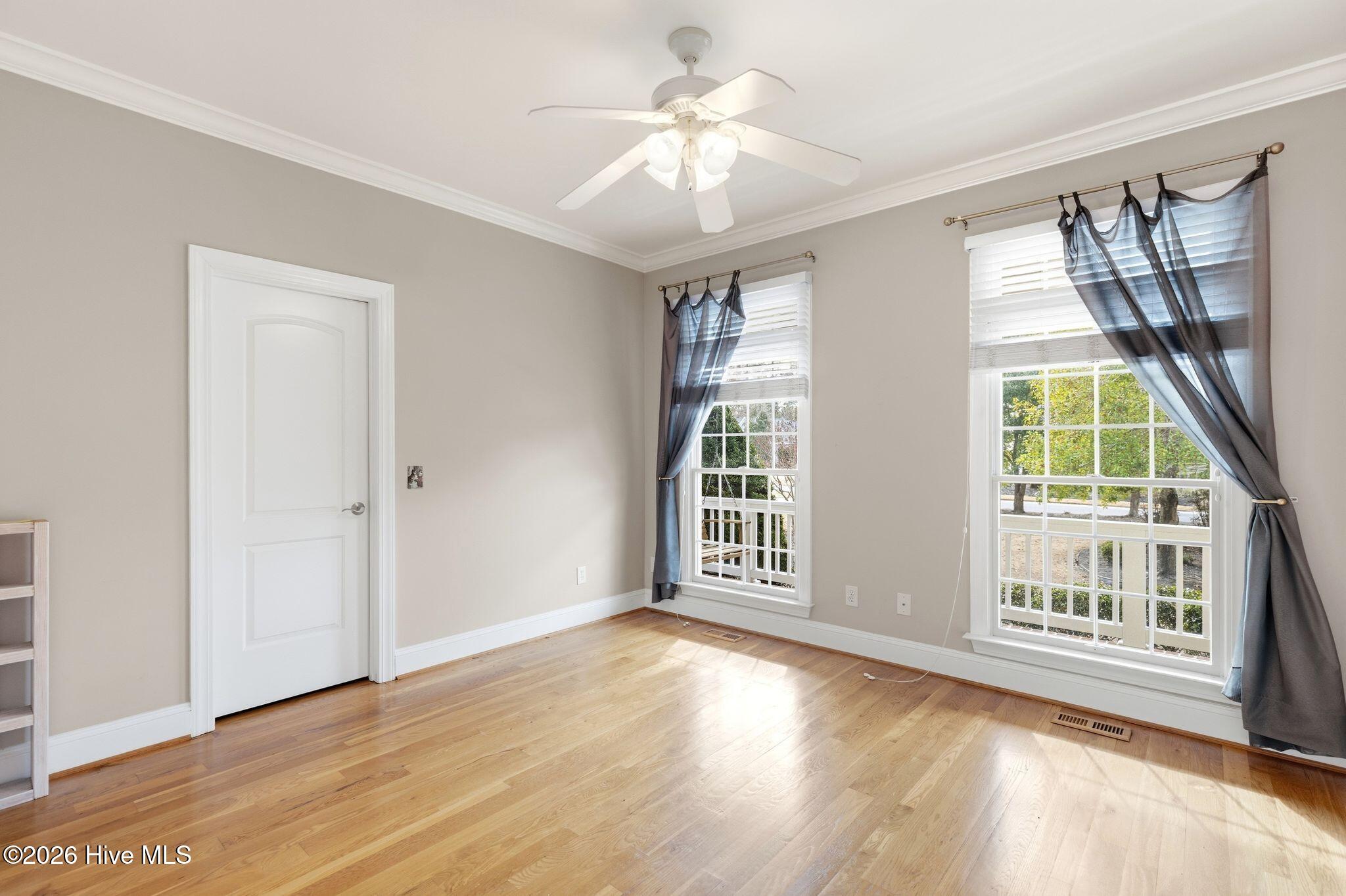 100561180 | Photo 53