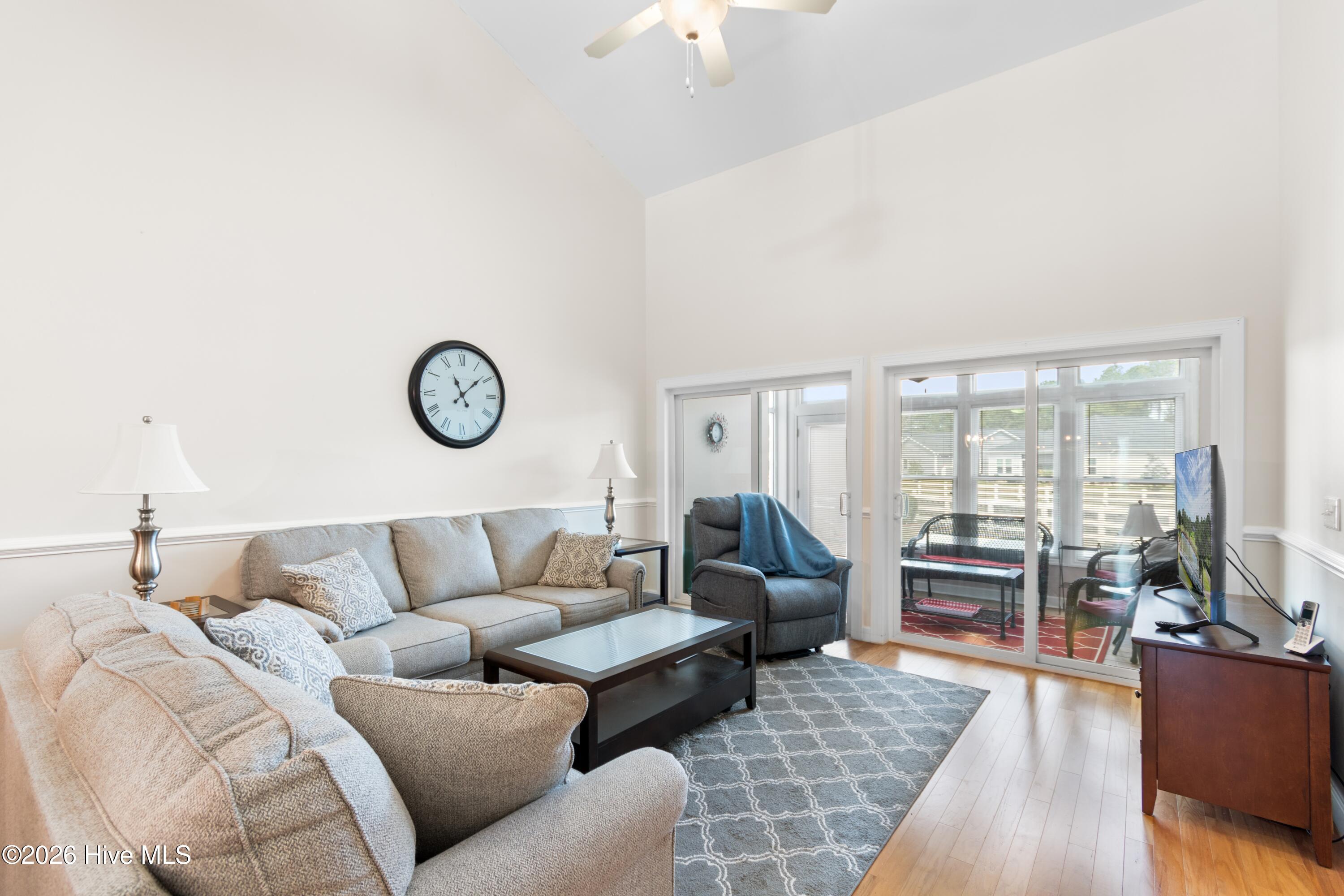 100561934 | Photo 16