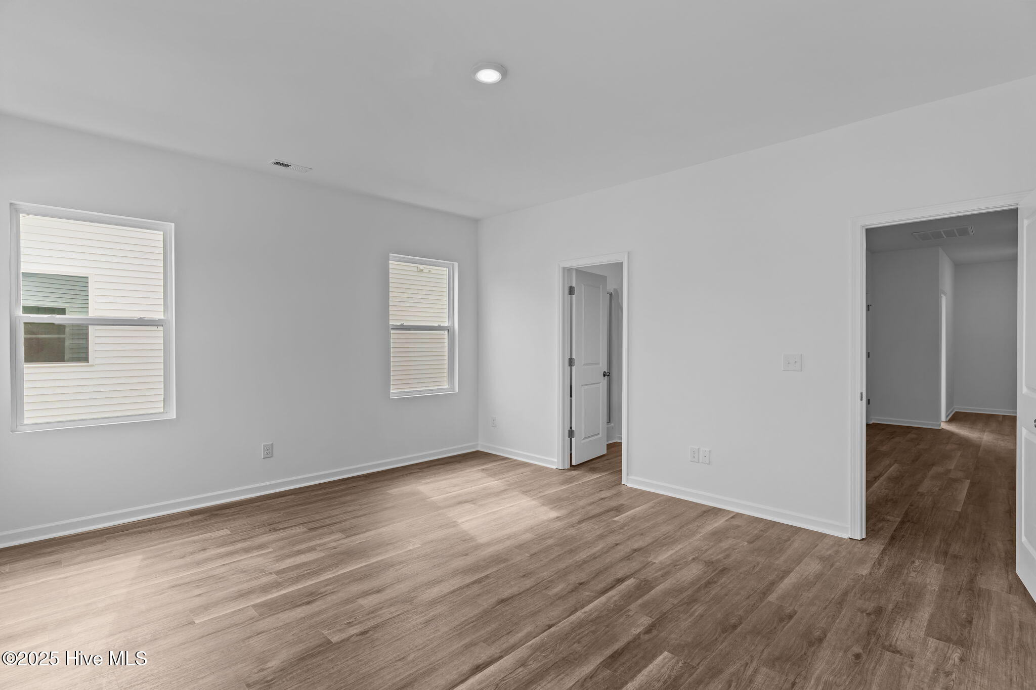 100515198 | Photo 27