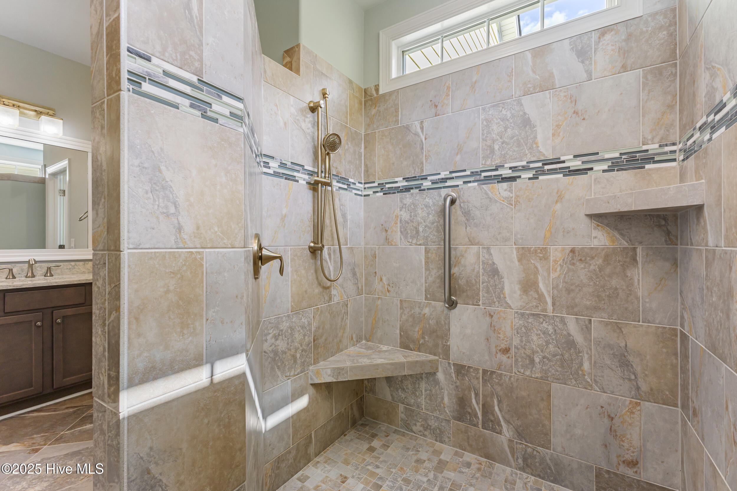 100534390 | Photo 34