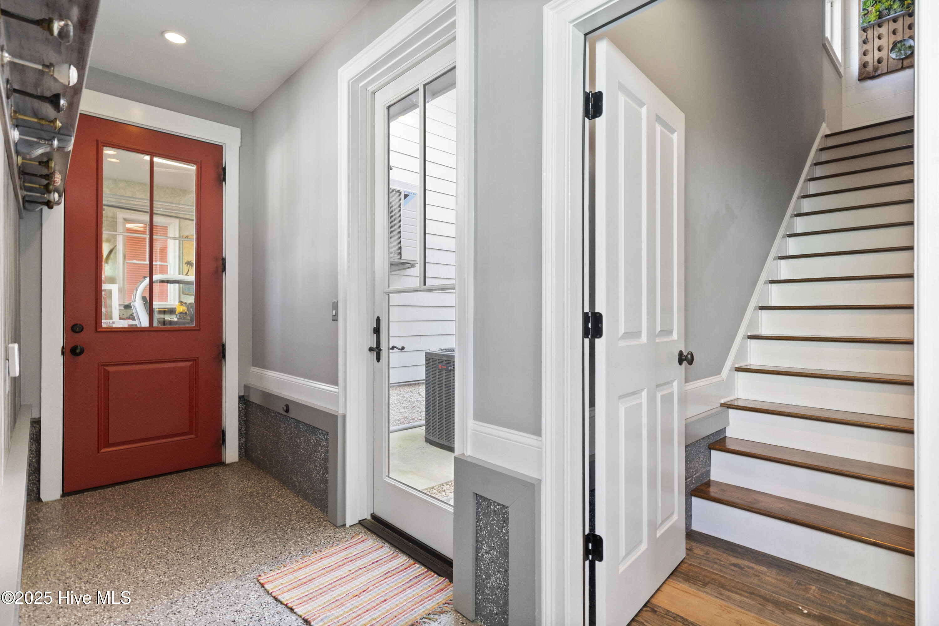 100498817 | Photo 59